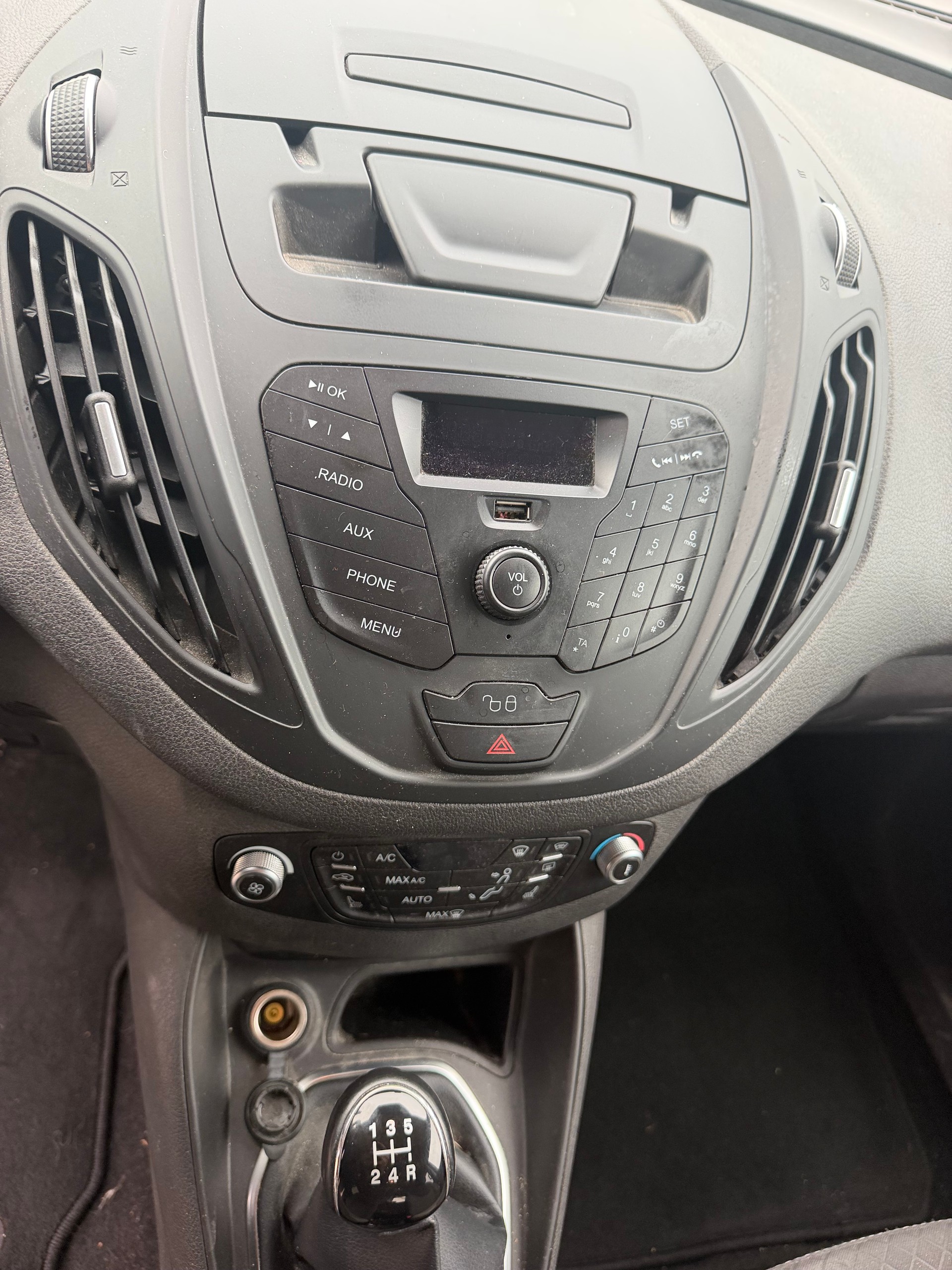 FORD Tourneo Courier 1.0 SCTi Titanium-image-10