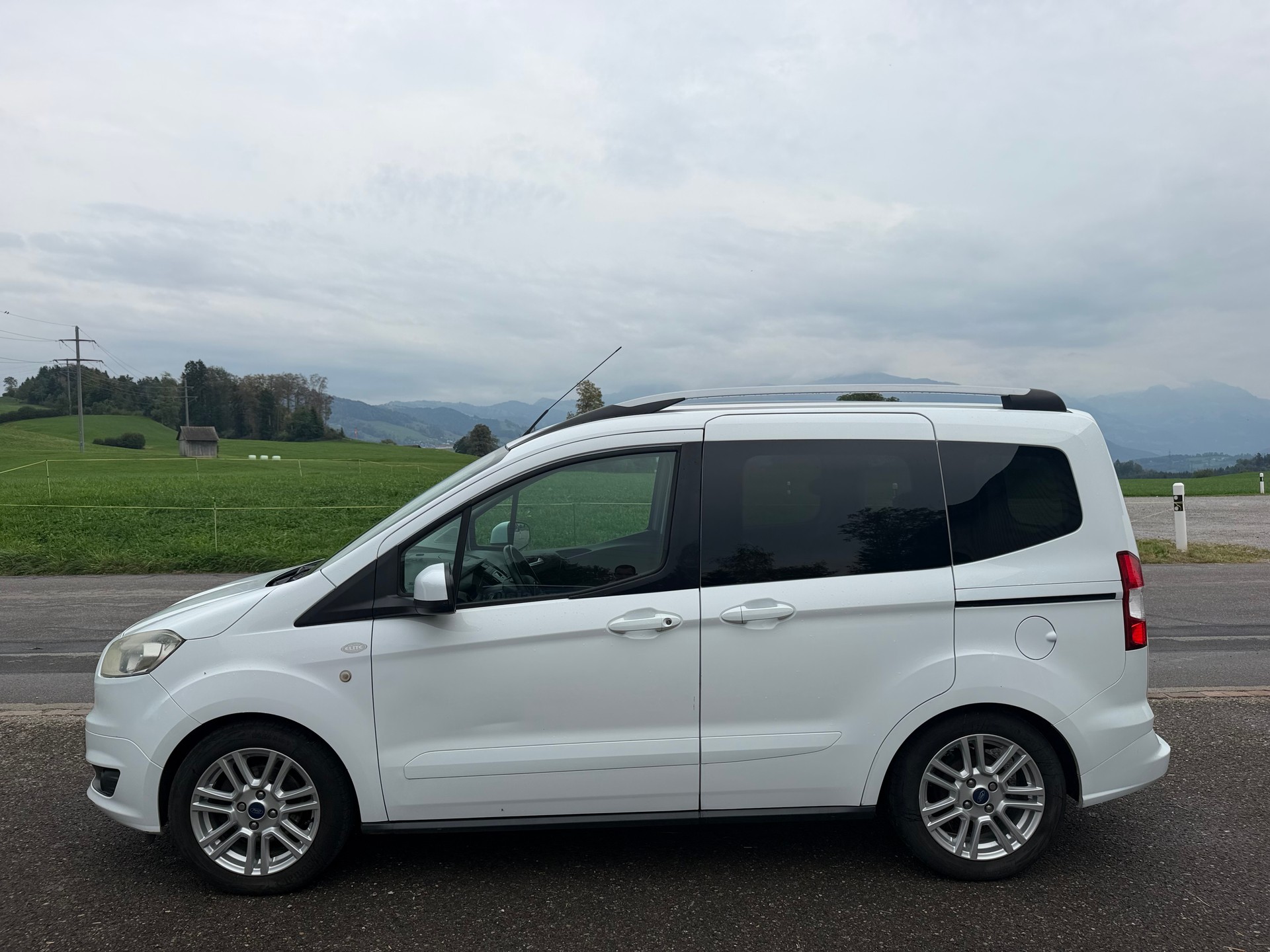 FORD Tourneo Courier 1.0 SCTi Titanium-image-0