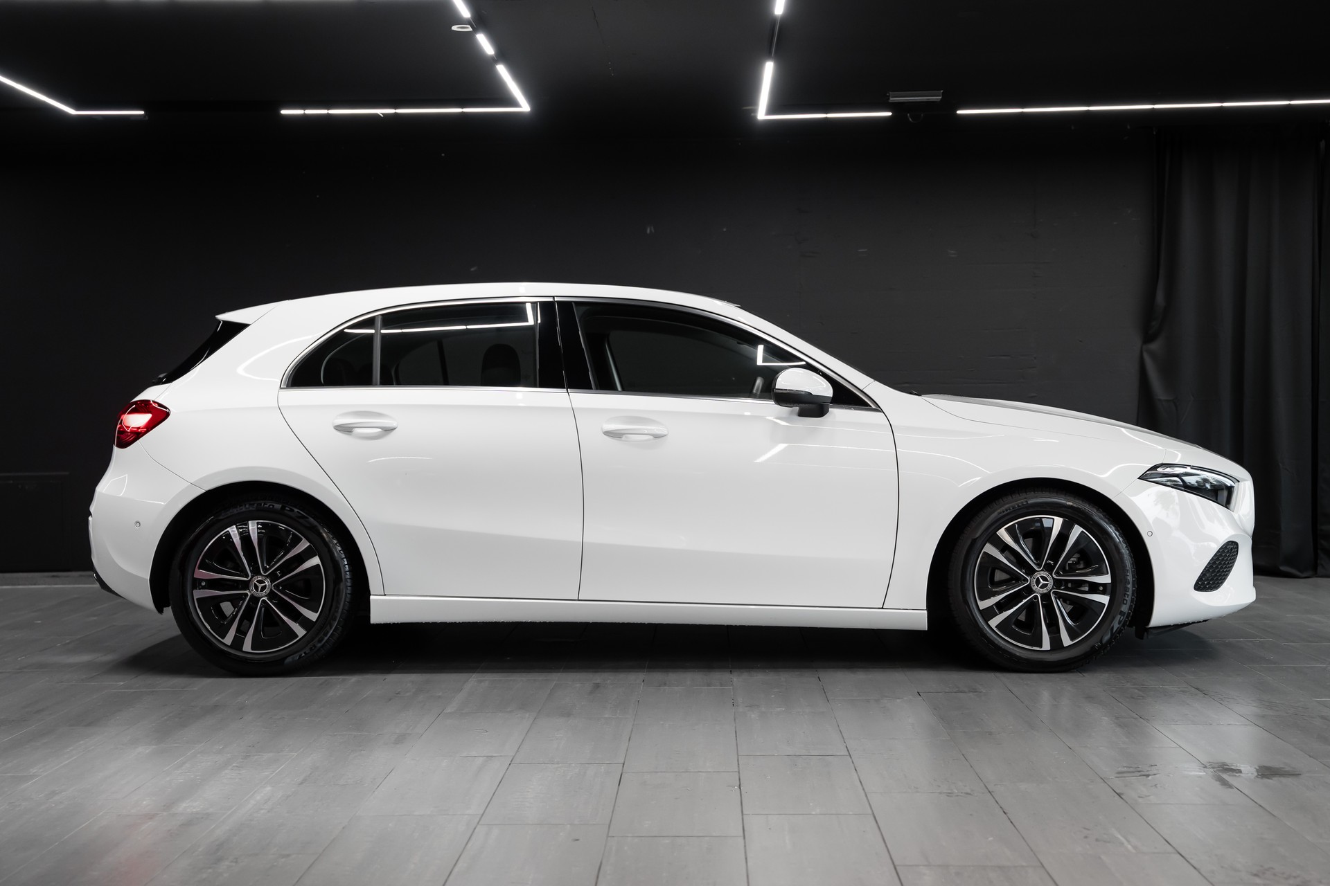 MERCEDES-BENZ A 200 d 8G-DCT-image-2