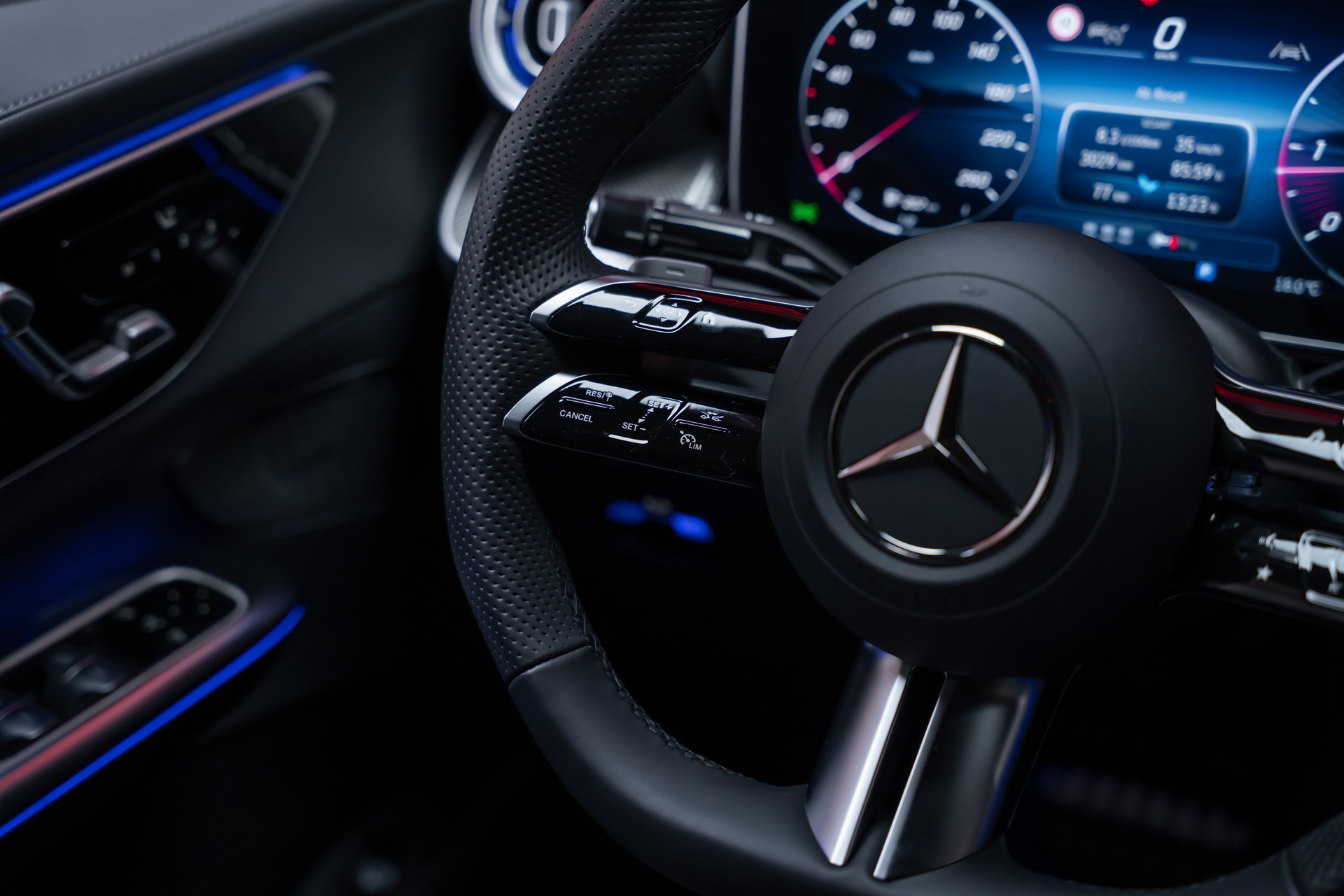 MERCEDES-BENZ GLC 300 d AMG Line 4matic Coupé / 360°Kamera / el.Sitze / el.Heckklappe-image-24