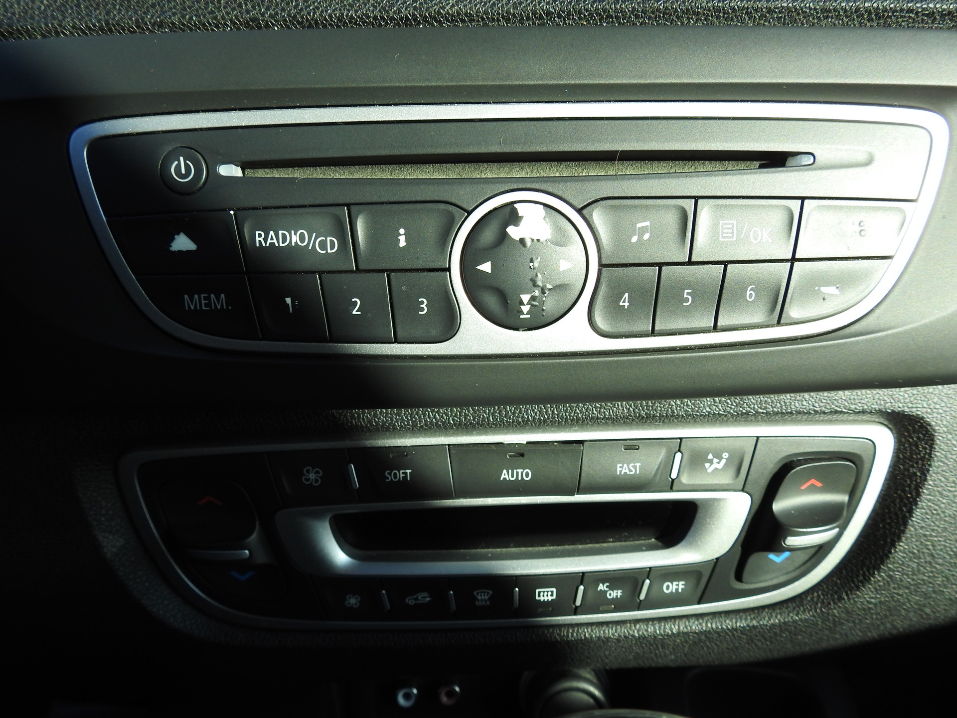 RENAULT Grand Scénic 2.0 16V Expression X-Tronic CVT-image-11