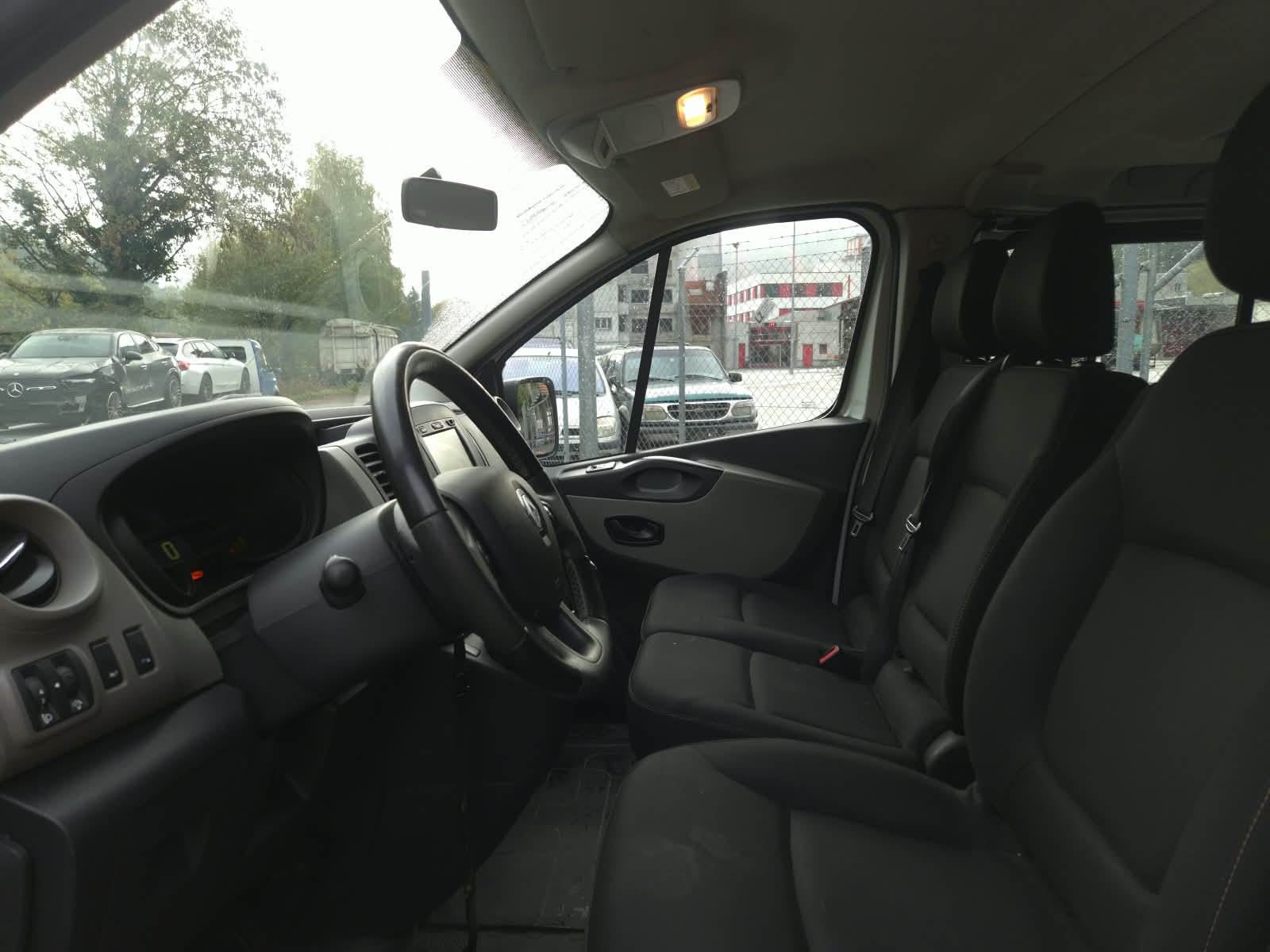 RENAULT Trafic ENERGY dCi 145 Grand Passenger Expression-image-11