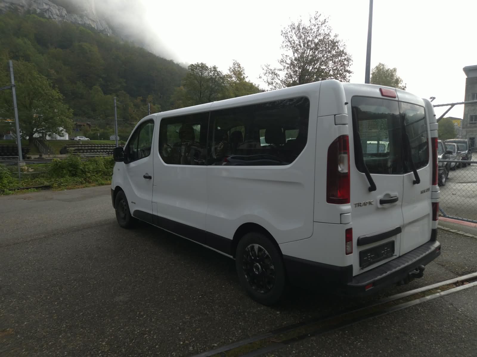 RENAULT Trafic ENERGY dCi 145 Grand Passenger Expression-image-4