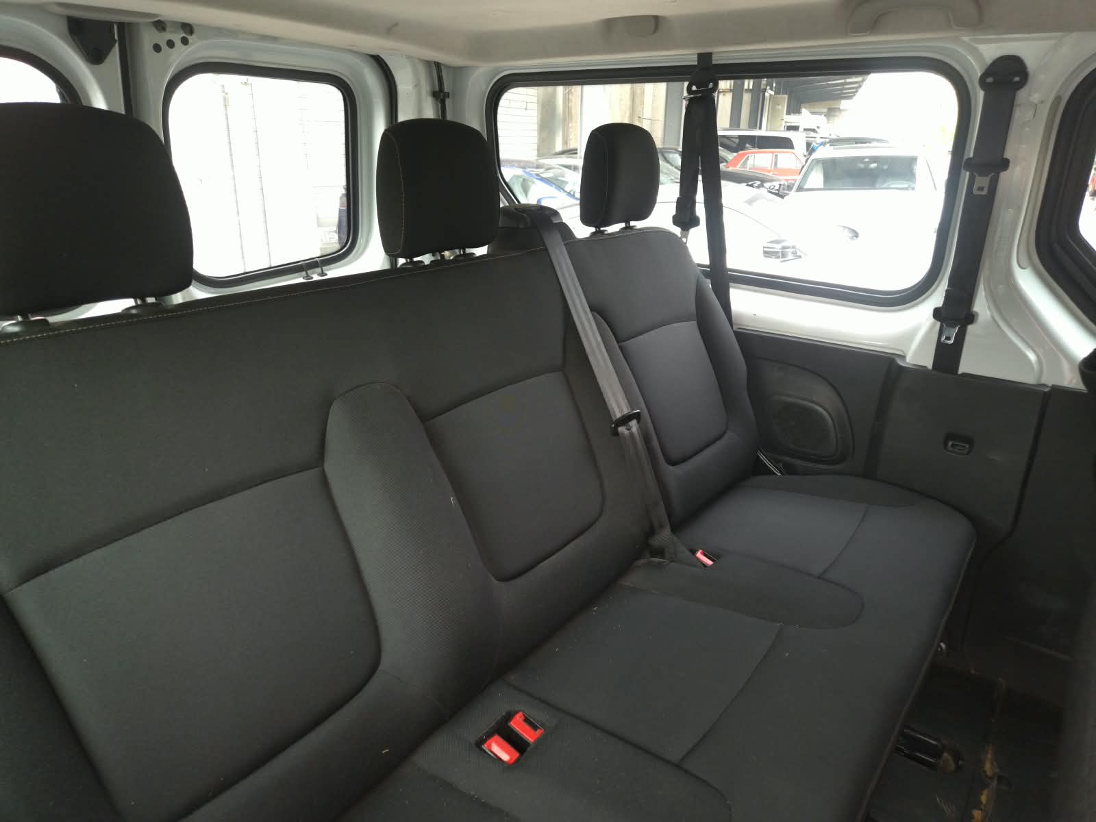 RENAULT Trafic ENERGY dCi 145 Grand Passenger Expression-image-10