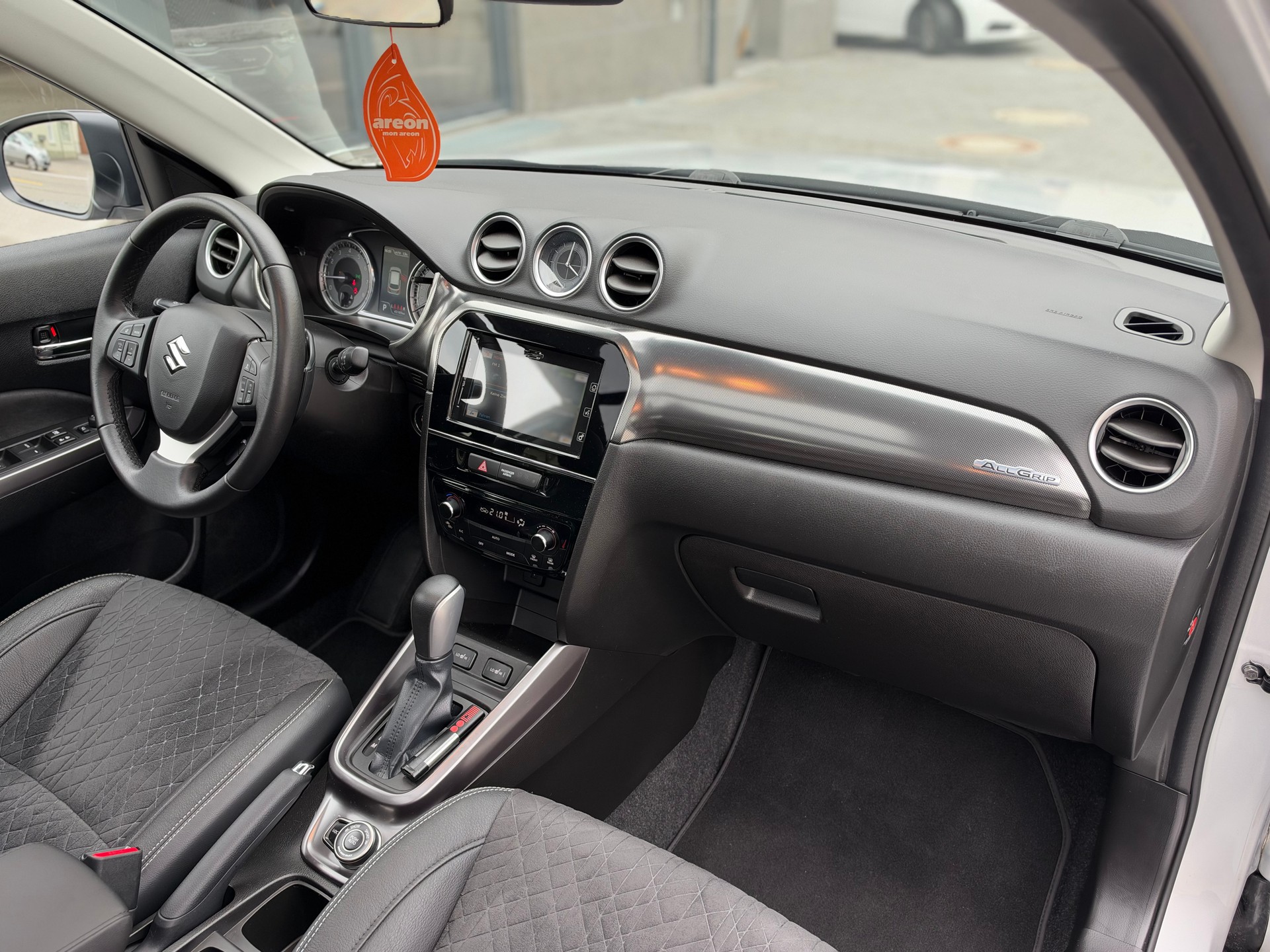 SUZUKI Vitara 1.4 Boosterjet Compact Top Automatic-image-12