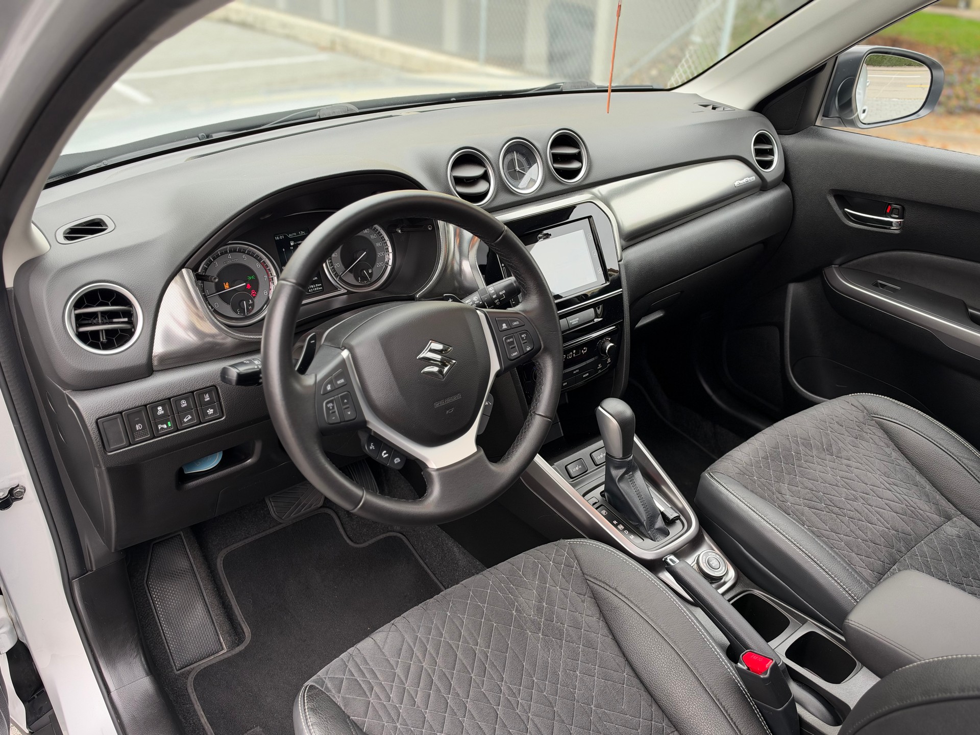 SUZUKI Vitara 1.4 Boosterjet Compact Top Automatic-image-9