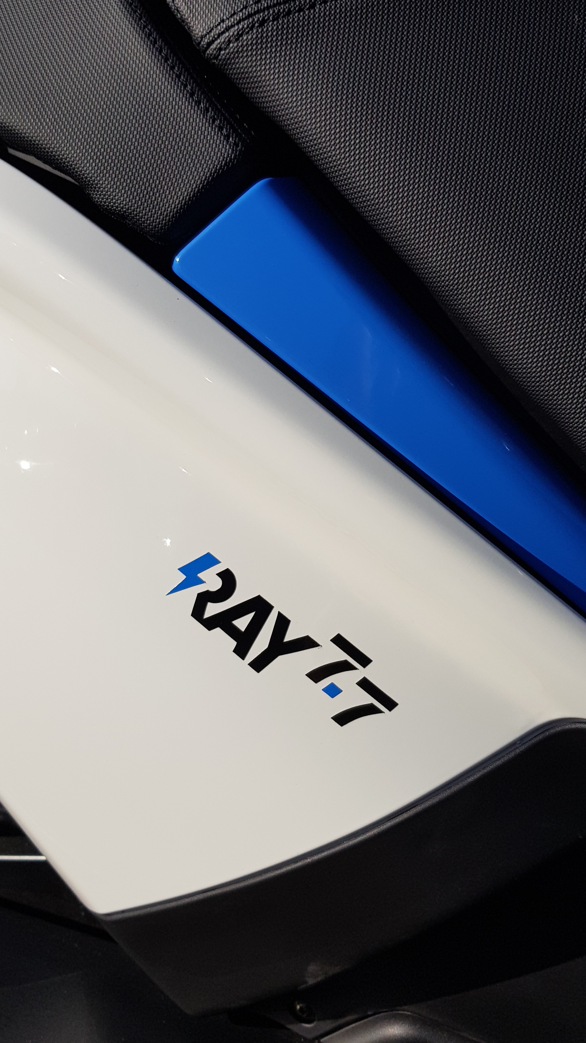 RAY Ray 7.7 1.8 KW Charger-image-9