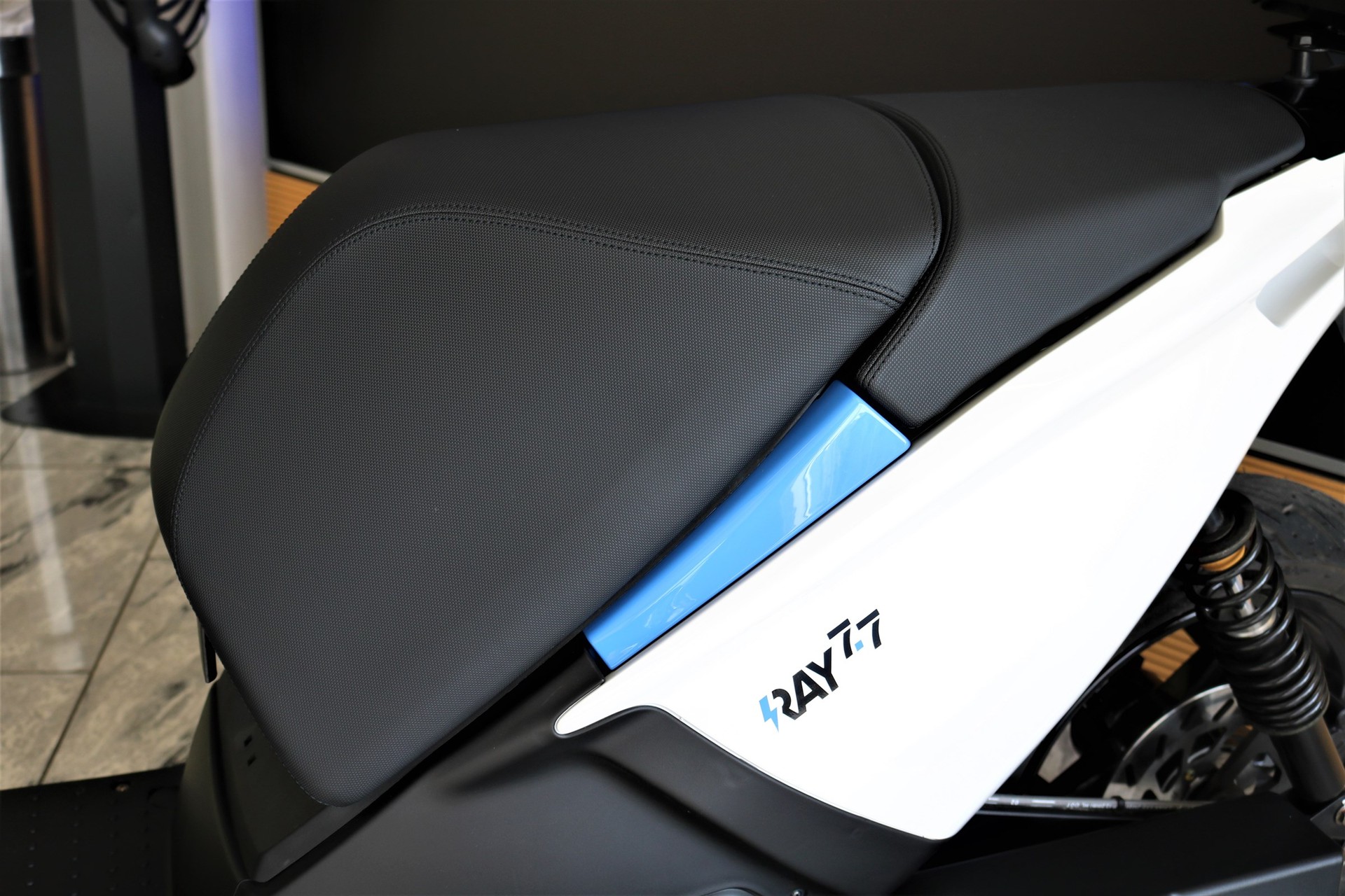 RAY Ray 7.7 1.8 KW Charger-image-5