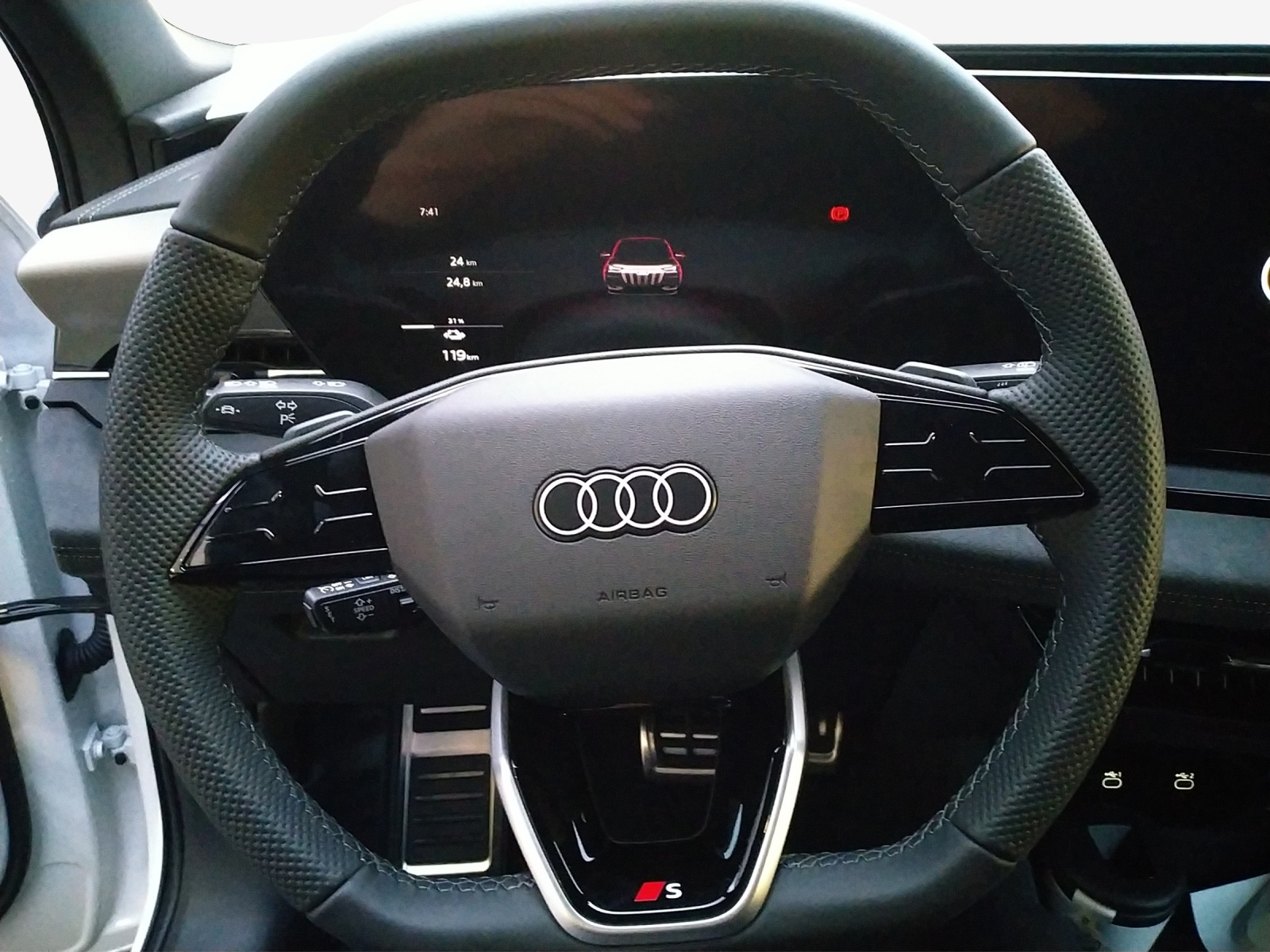 AUDI Q6 e-tron quattro-image-9