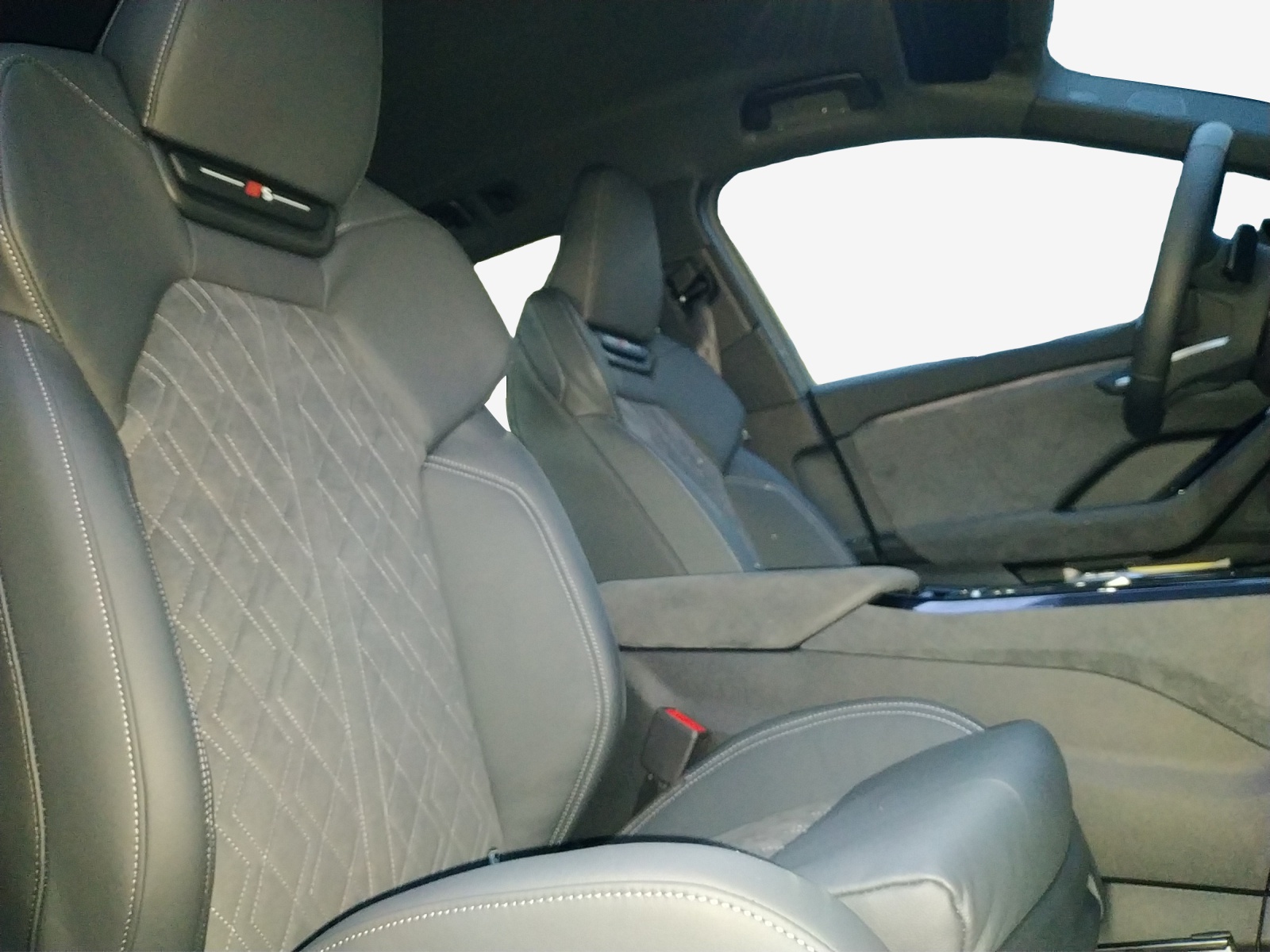 AUDI Q6 e-tron quattro-image-14