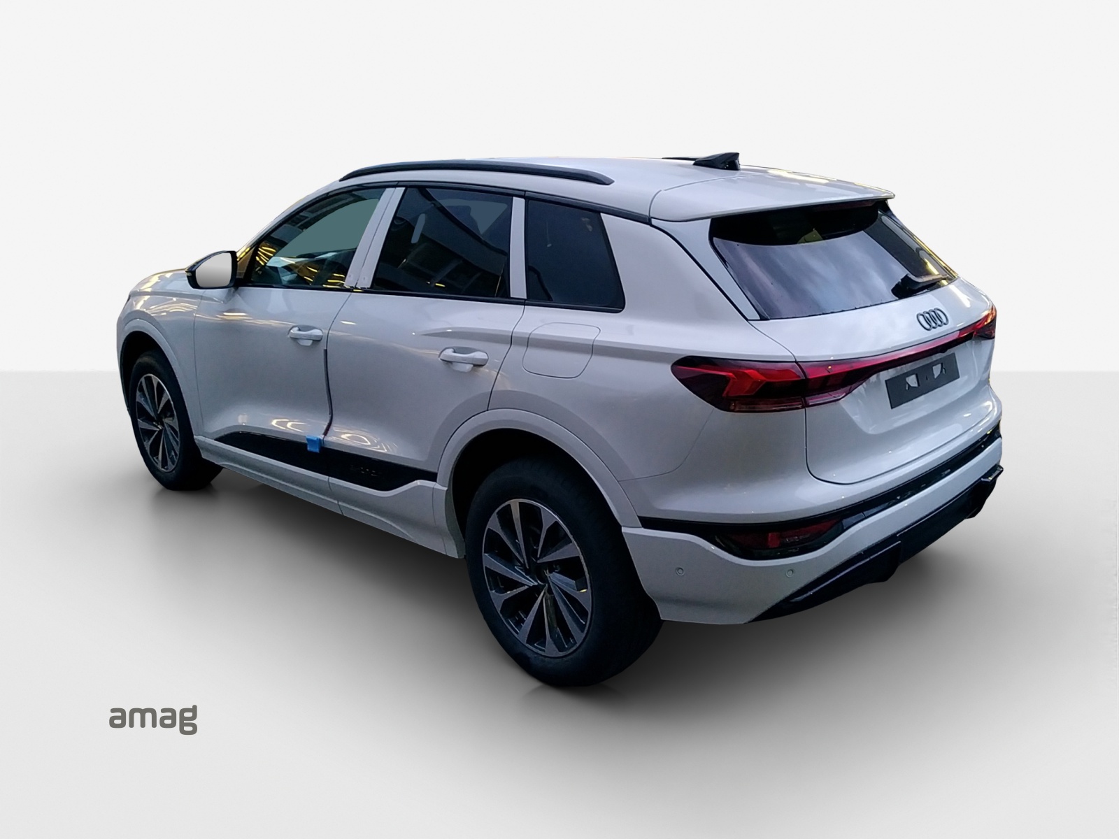 AUDI Q6 e-tron quattro-image-2