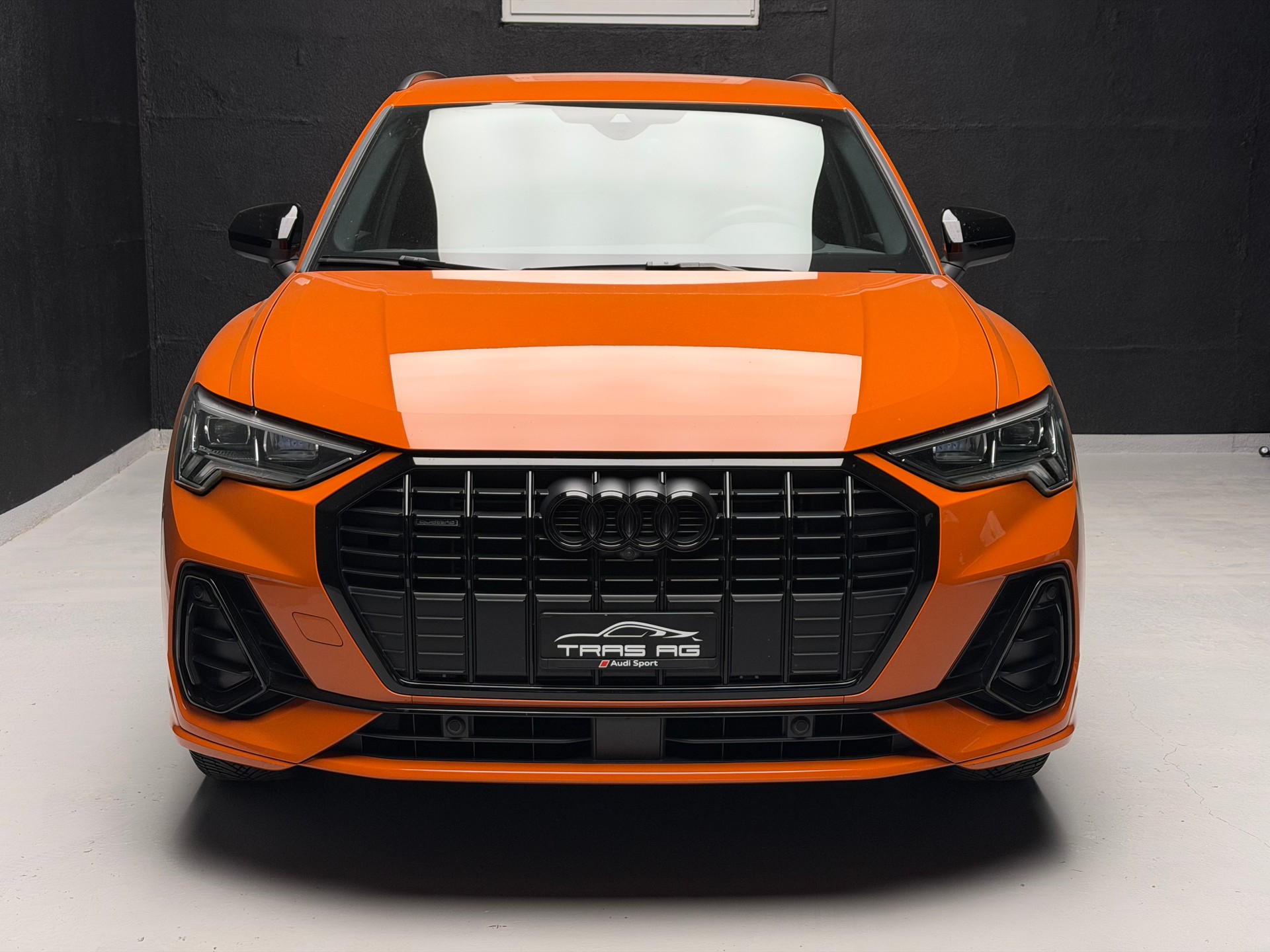 AUDI Q3 45 TFSI S line quattro S-tronic • Pulsorange-image-1
