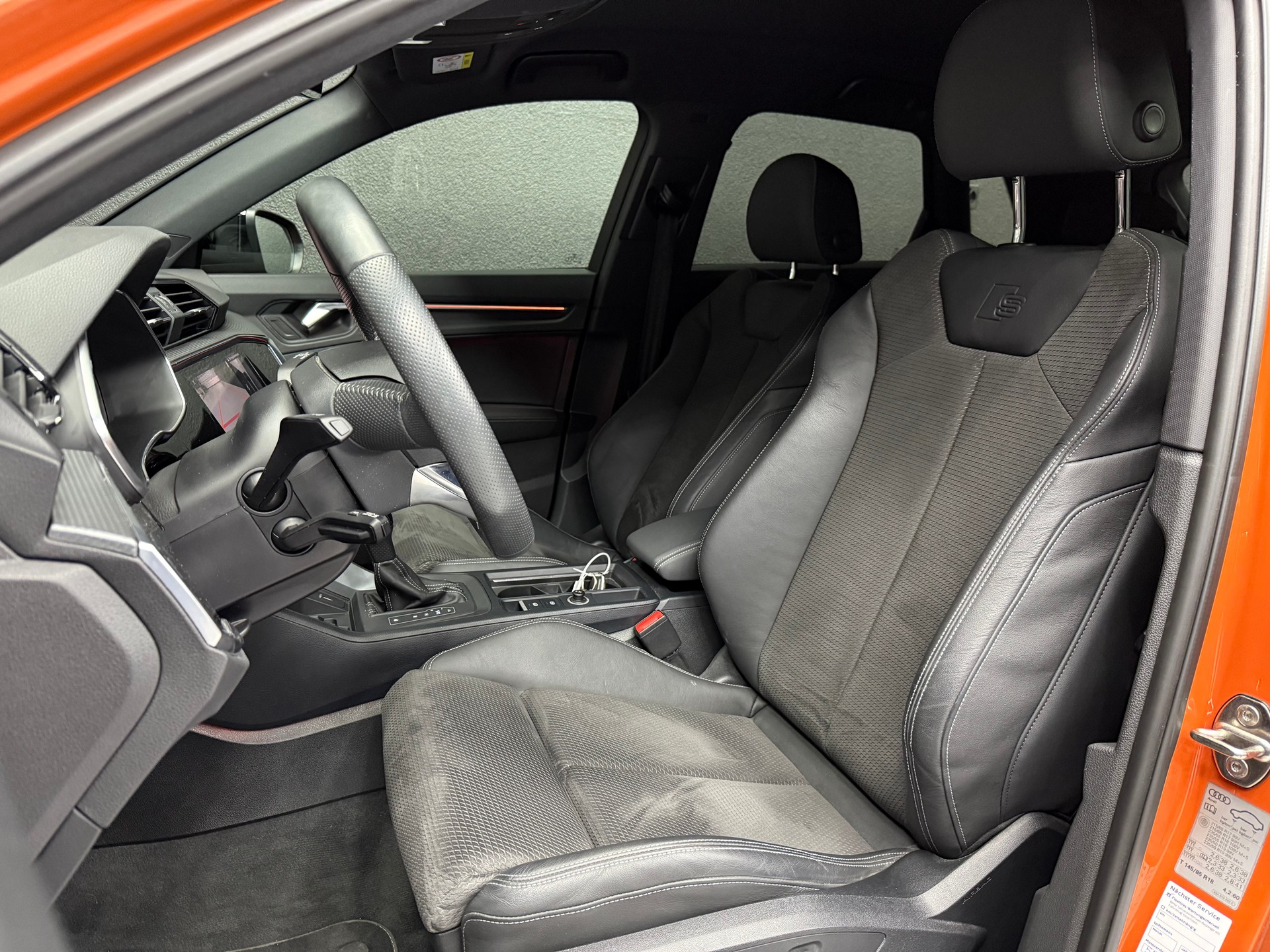 AUDI Q3 45 TFSI S line quattro S-tronic • Pulsorange-image-6