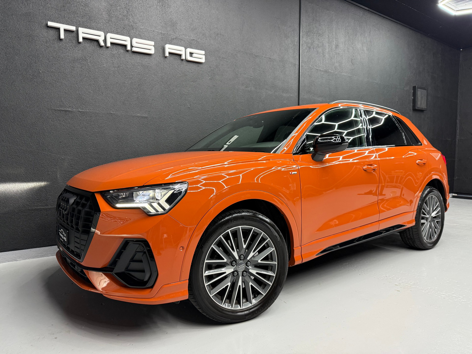AUDI Q3 45 TFSI S line quattro S-tronic • Pulsorange-image-7
