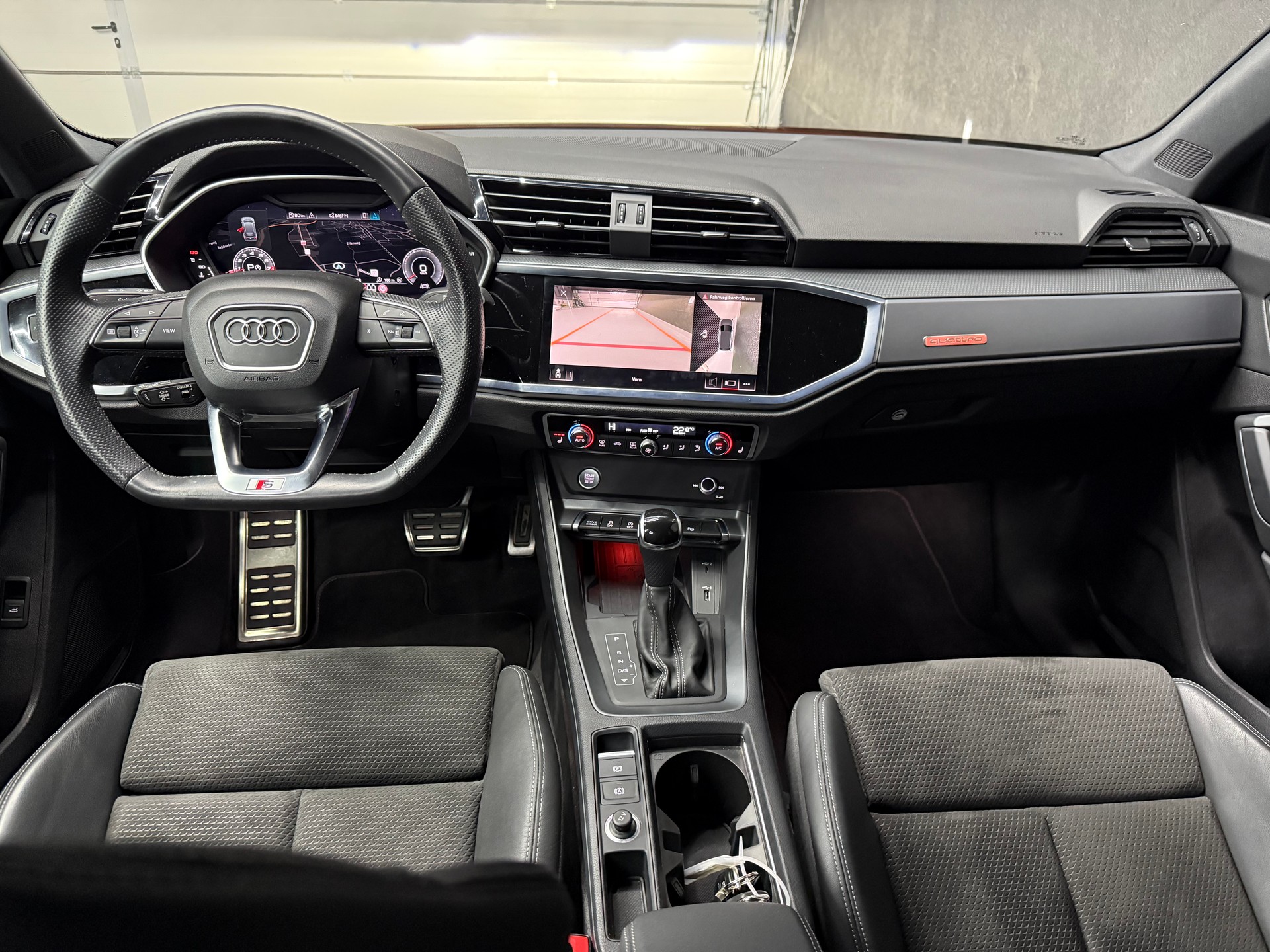 AUDI Q3 45 TFSI S line quattro S-tronic • Pulsorange-image-5