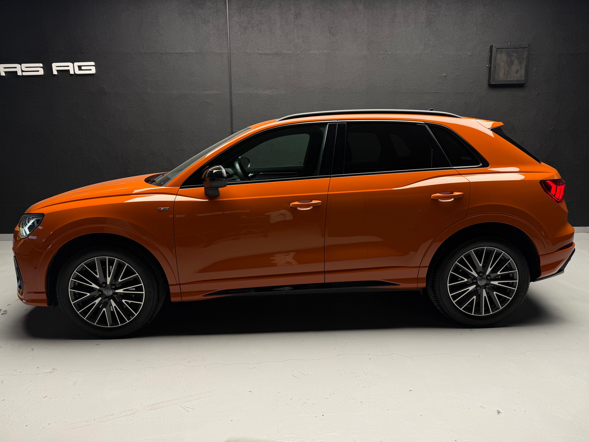 AUDI Q3 45 TFSI S line quattro S-tronic • Pulsorange-image-8