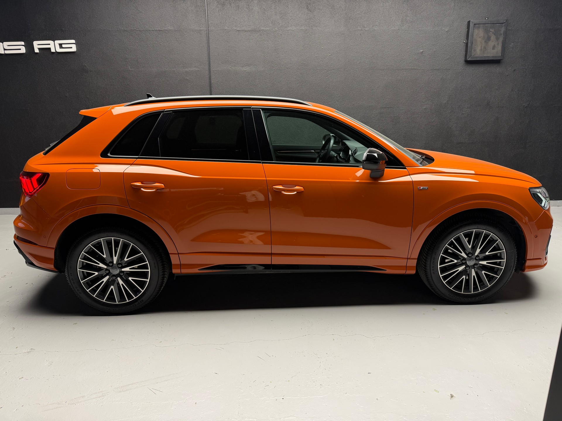 AUDI Q3 45 TFSI S line quattro S-tronic • Pulsorange-image-9