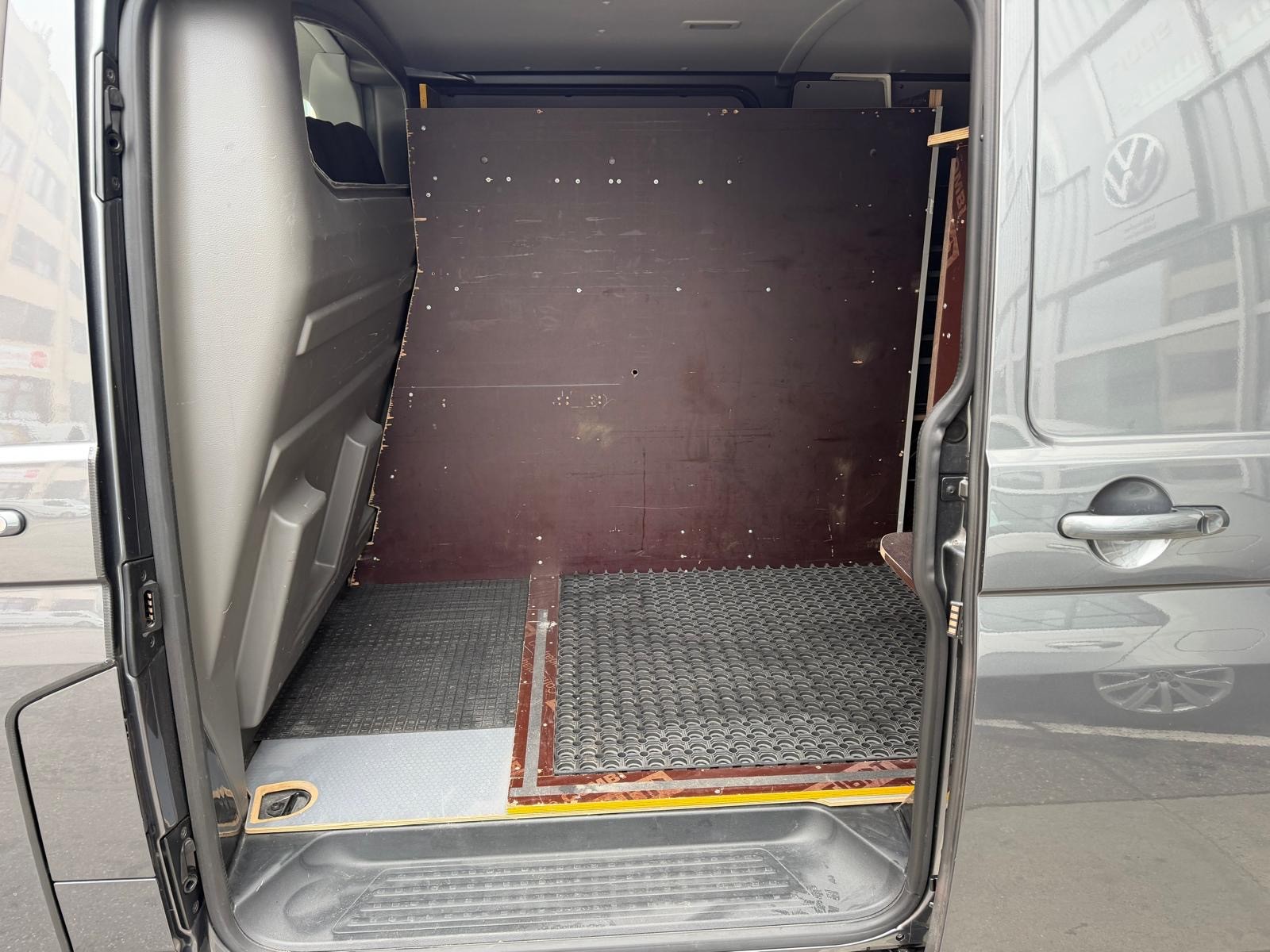 VW T6.1 2.0 TDI DSG-image-8