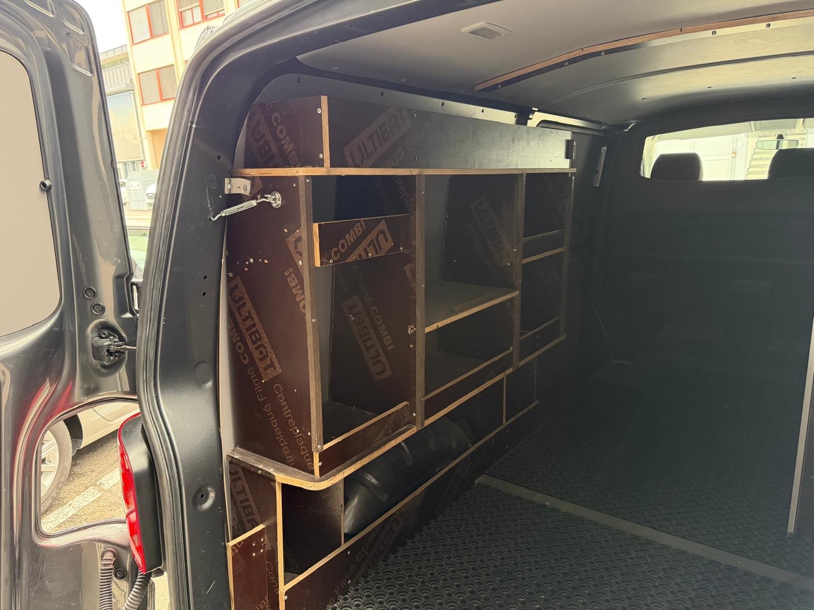 VW T6.1 2.0 TDI DSG-image-5