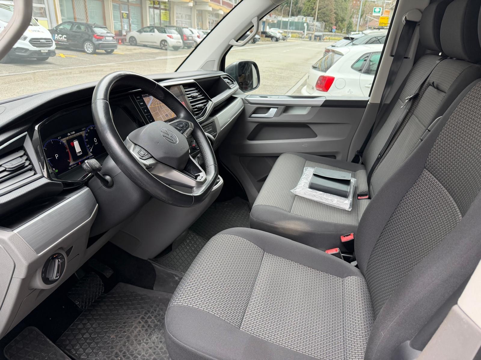 VW T6.1 2.0 TDI DSG-image-12
