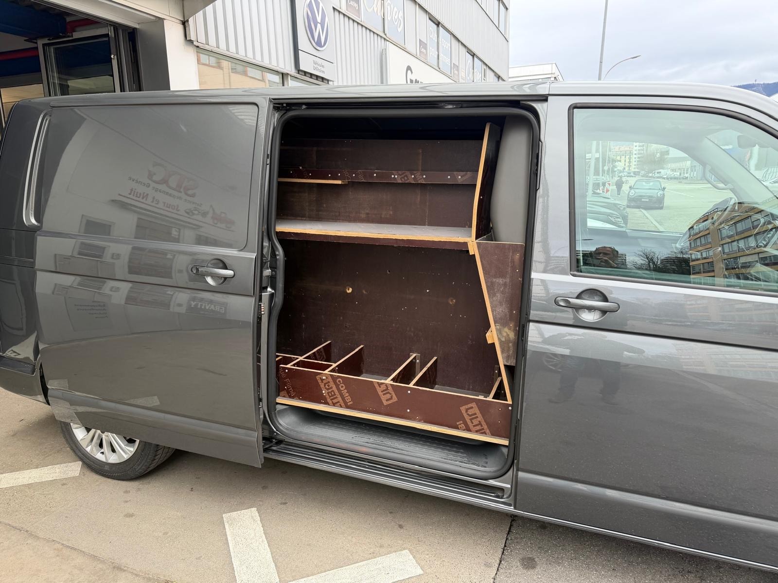VW T6.1 2.0 TDI DSG-image-2