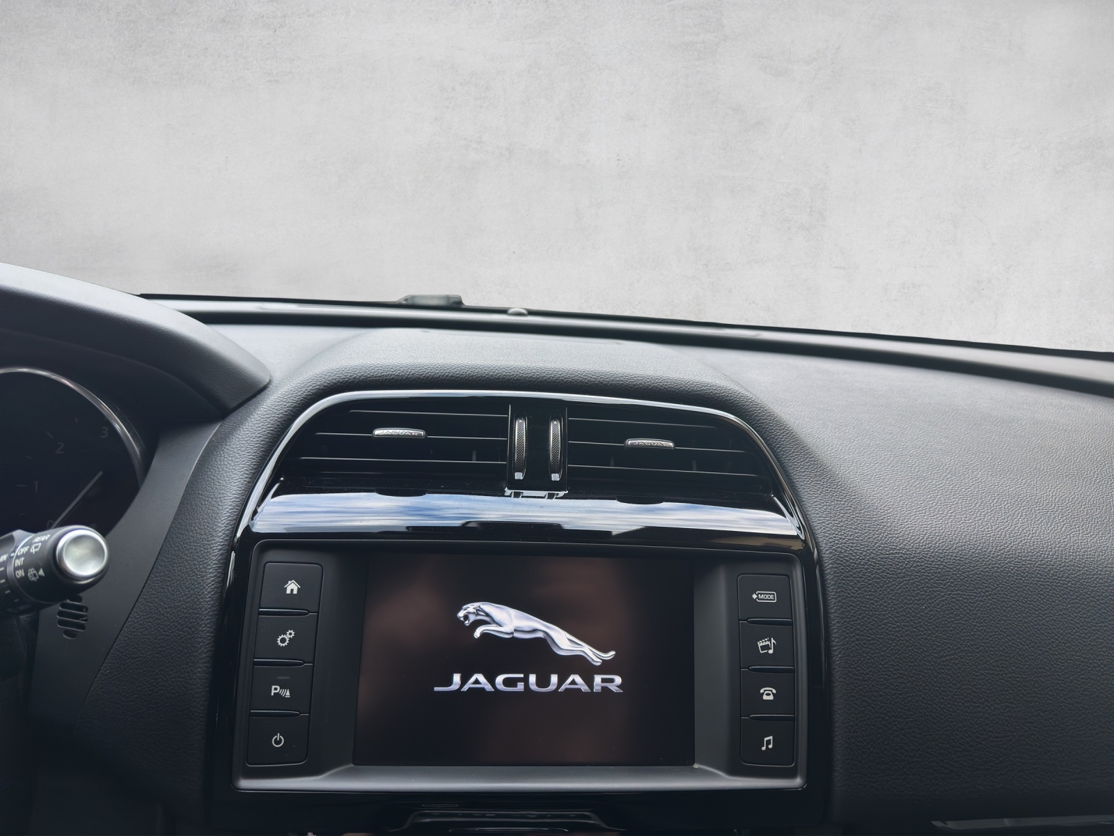 JAGUAR F-Pace 2.0d Pure AWD Automatik-image-8