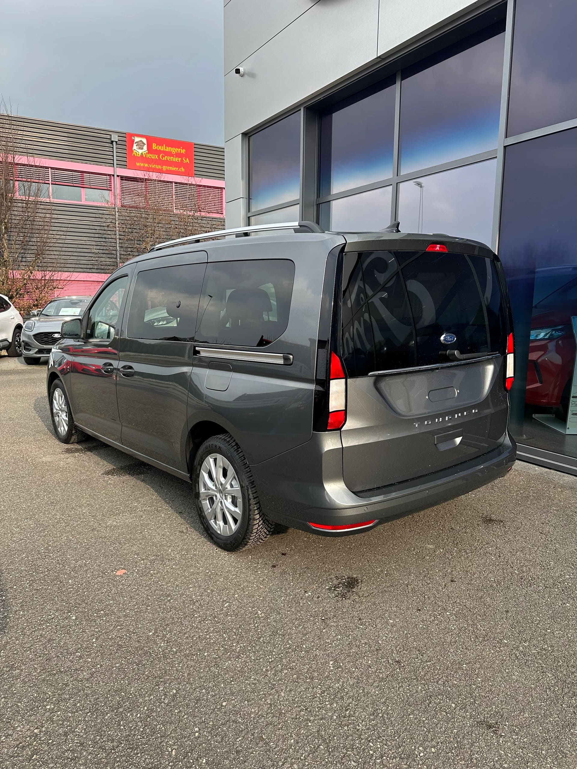 FORD TOURNEO CONNECT Grand 1.5 EcoB Titan./115CV/Aut.-image-3