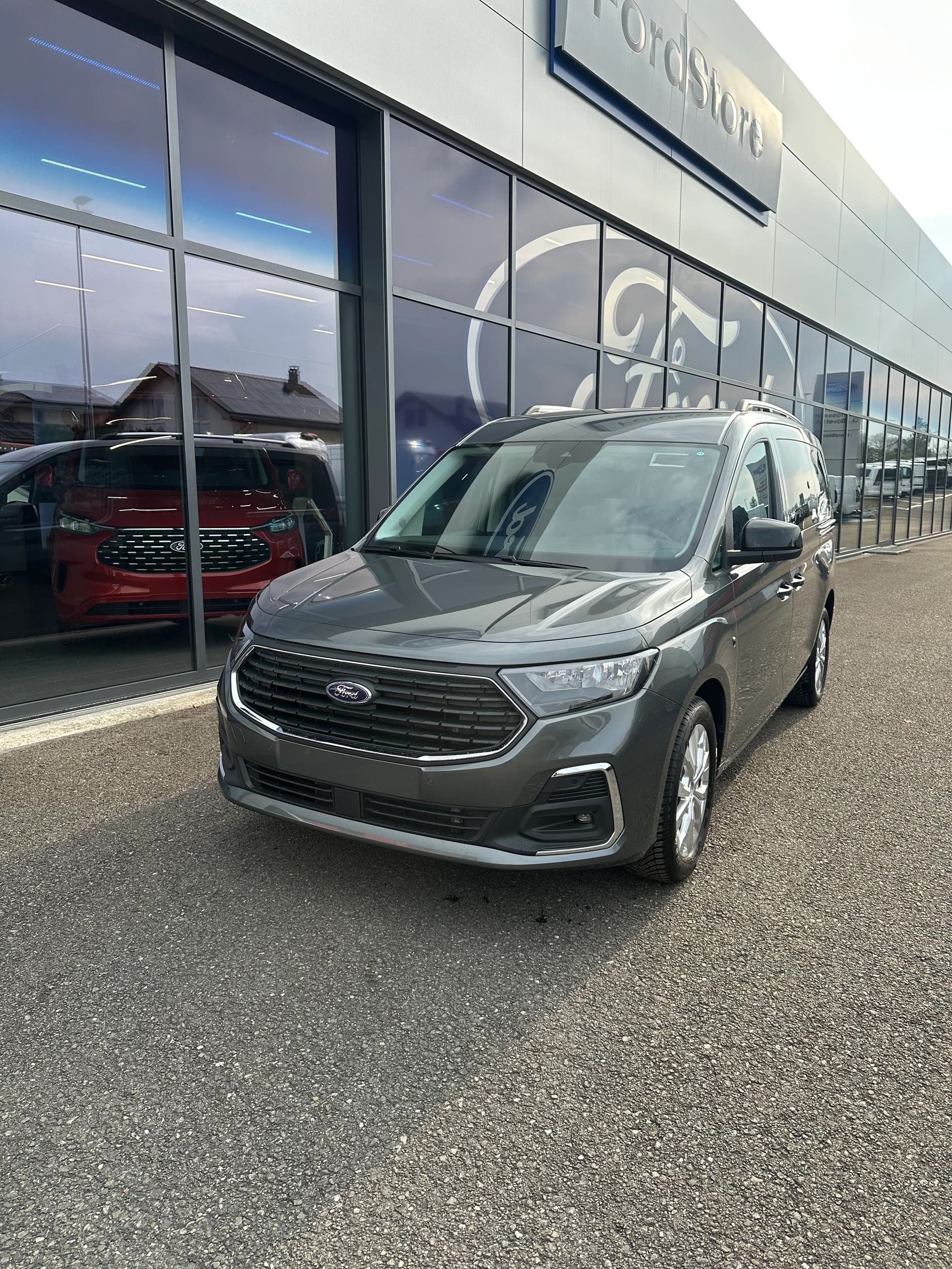 FORD TOURNEO CONNECT Grand 1.5 EcoB Titan./115CV/Aut.-image-0