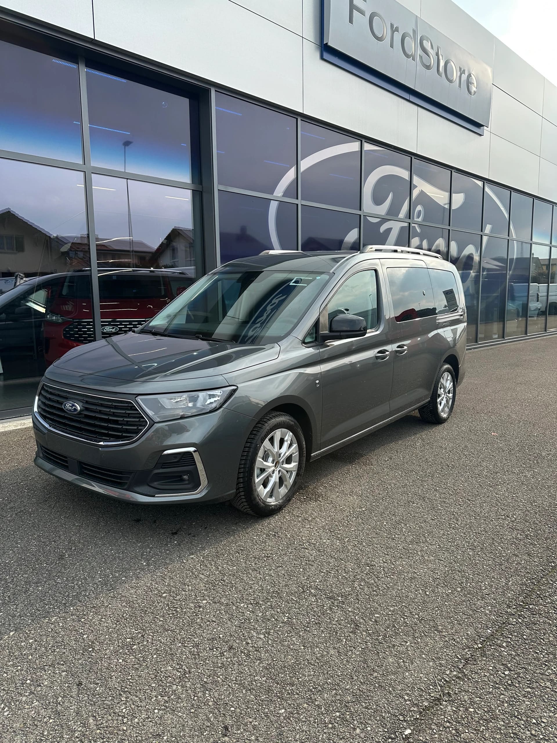 FORD TOURNEO CONNECT Grand 1.5 EcoB Titan./115CV/Aut.-image-1
