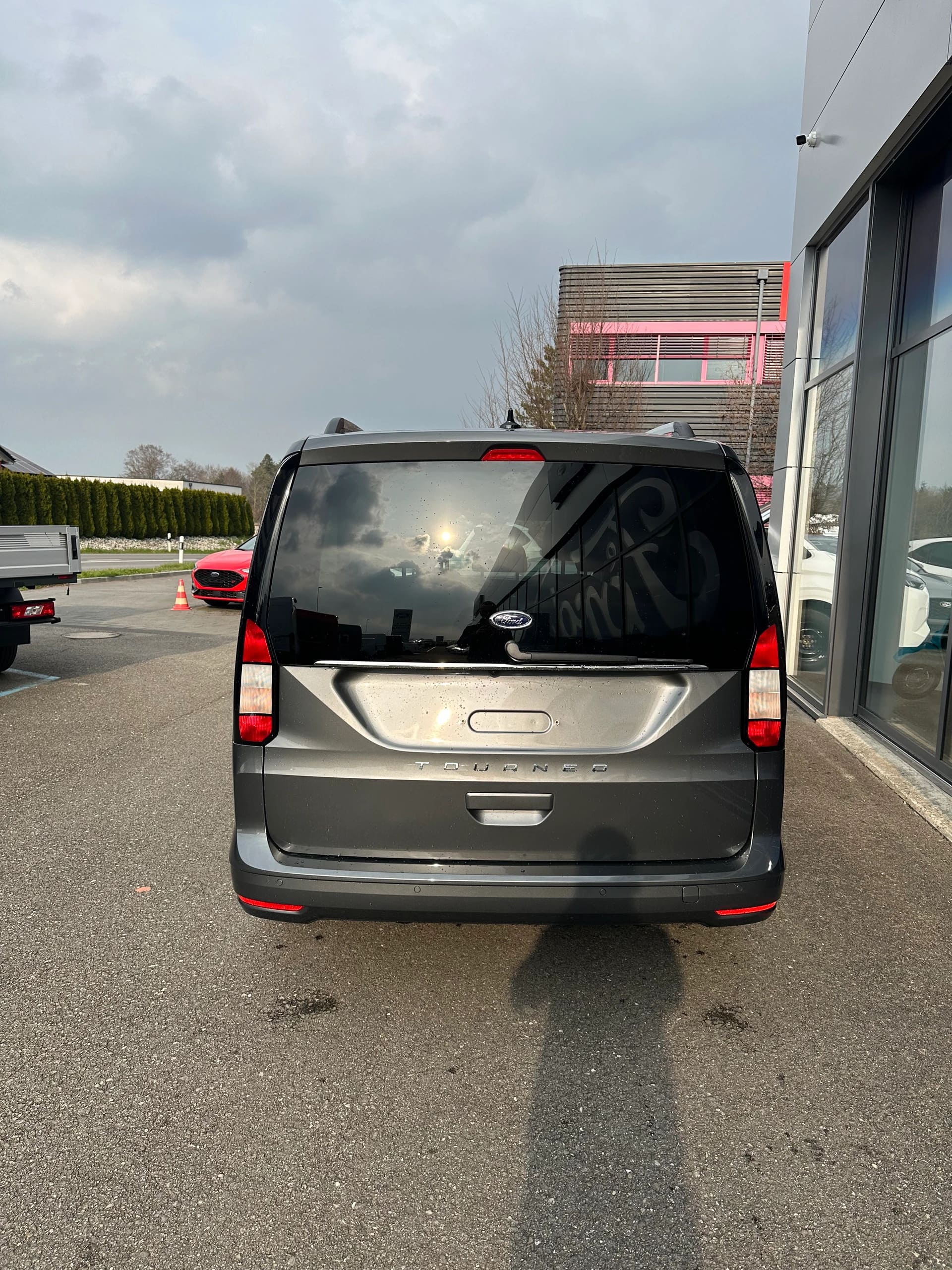 FORD TOURNEO CONNECT Grand 1.5 EcoB Titan./115CV/Aut.-image-4