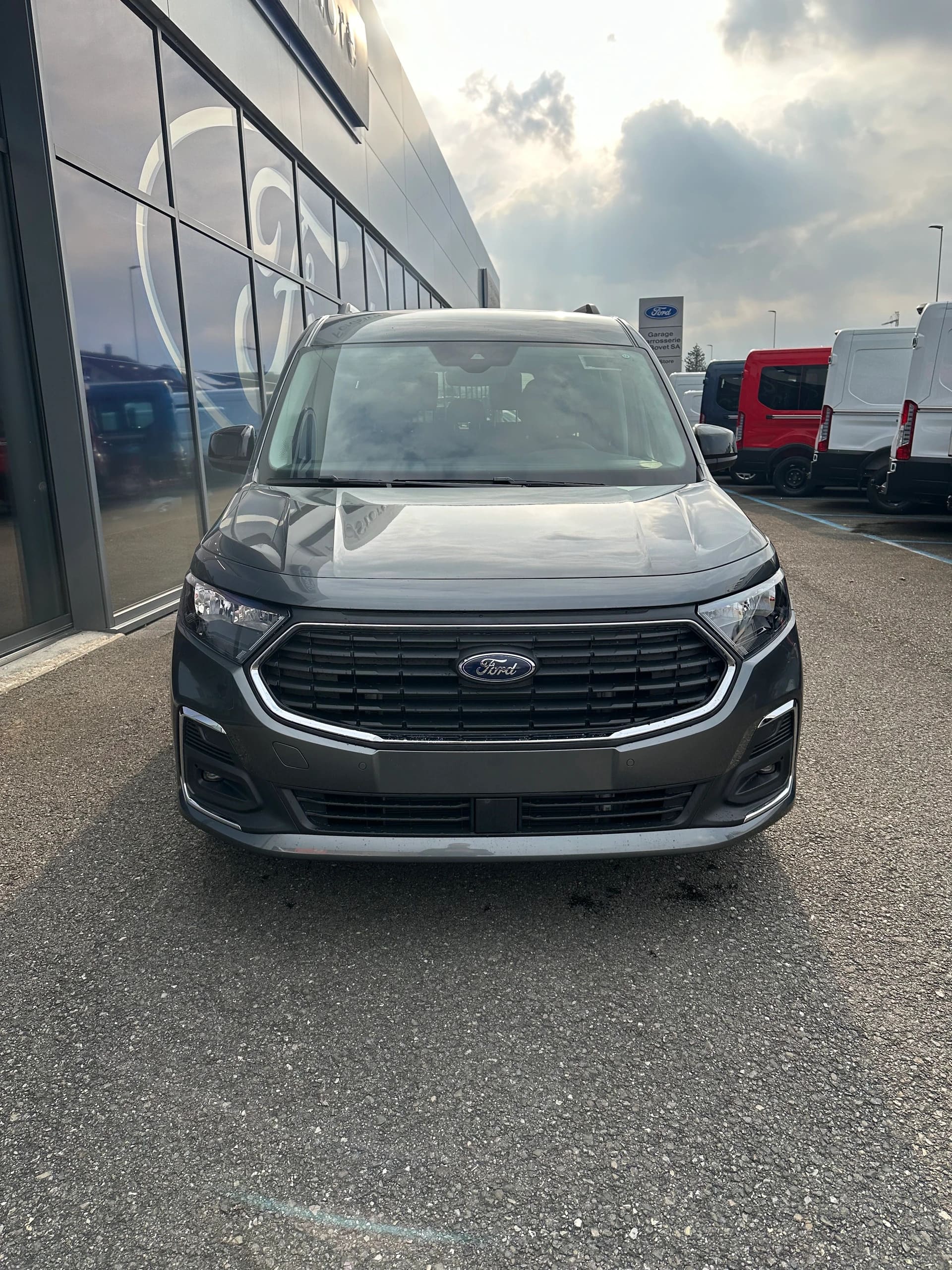 FORD TOURNEO CONNECT Grand 1.5 EcoB Titan./115CV/Aut.-image-8