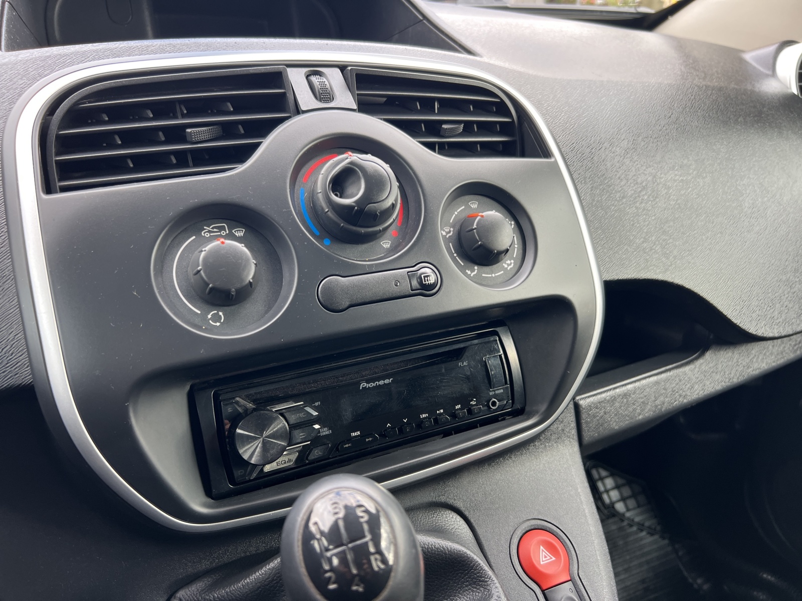 RENAULT Kangoo Medium 1.6 105 Access-image-13