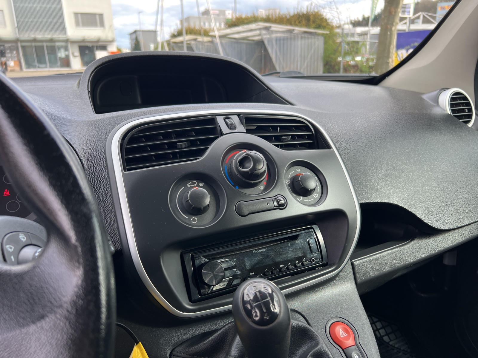 RENAULT Kangoo Medium 1.6 105 Access-image-25
