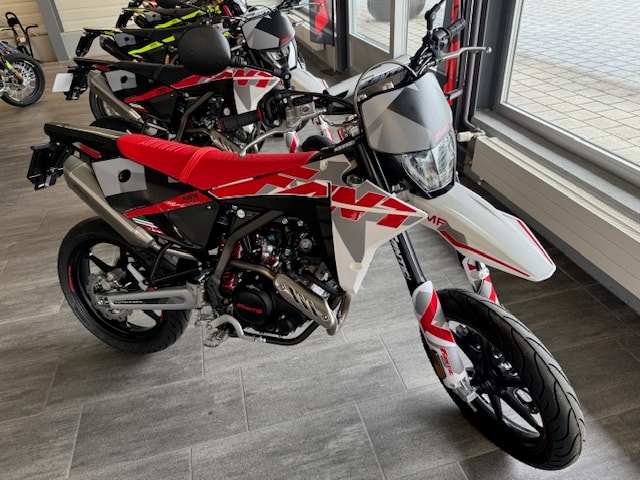 FANTIC XMF 125 Motard Competition-showroom-element-3