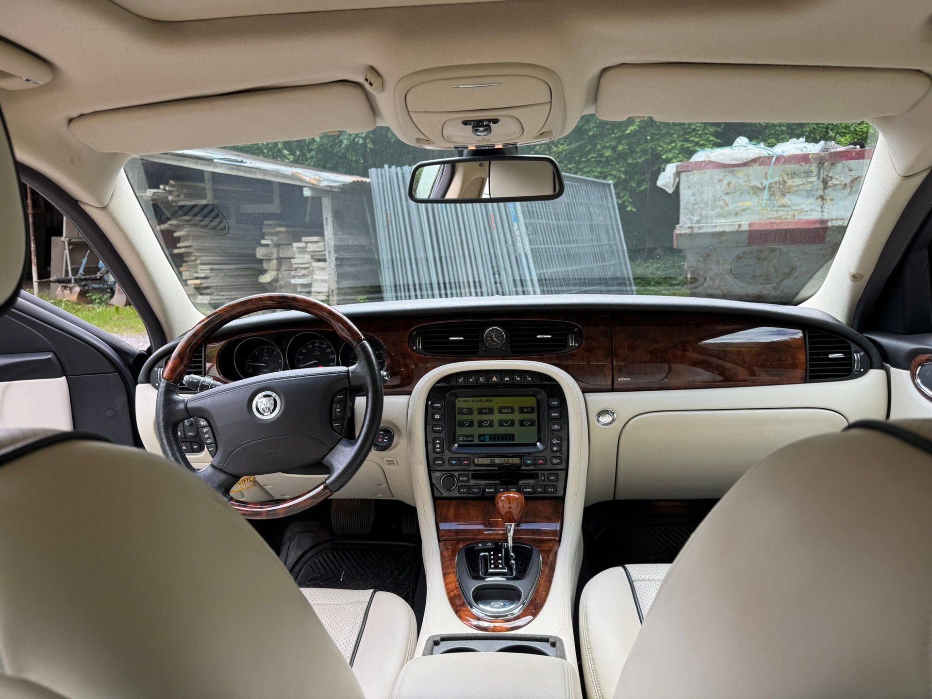 JAGUAR XJ6 2.7d V6 Sovereign-image-3