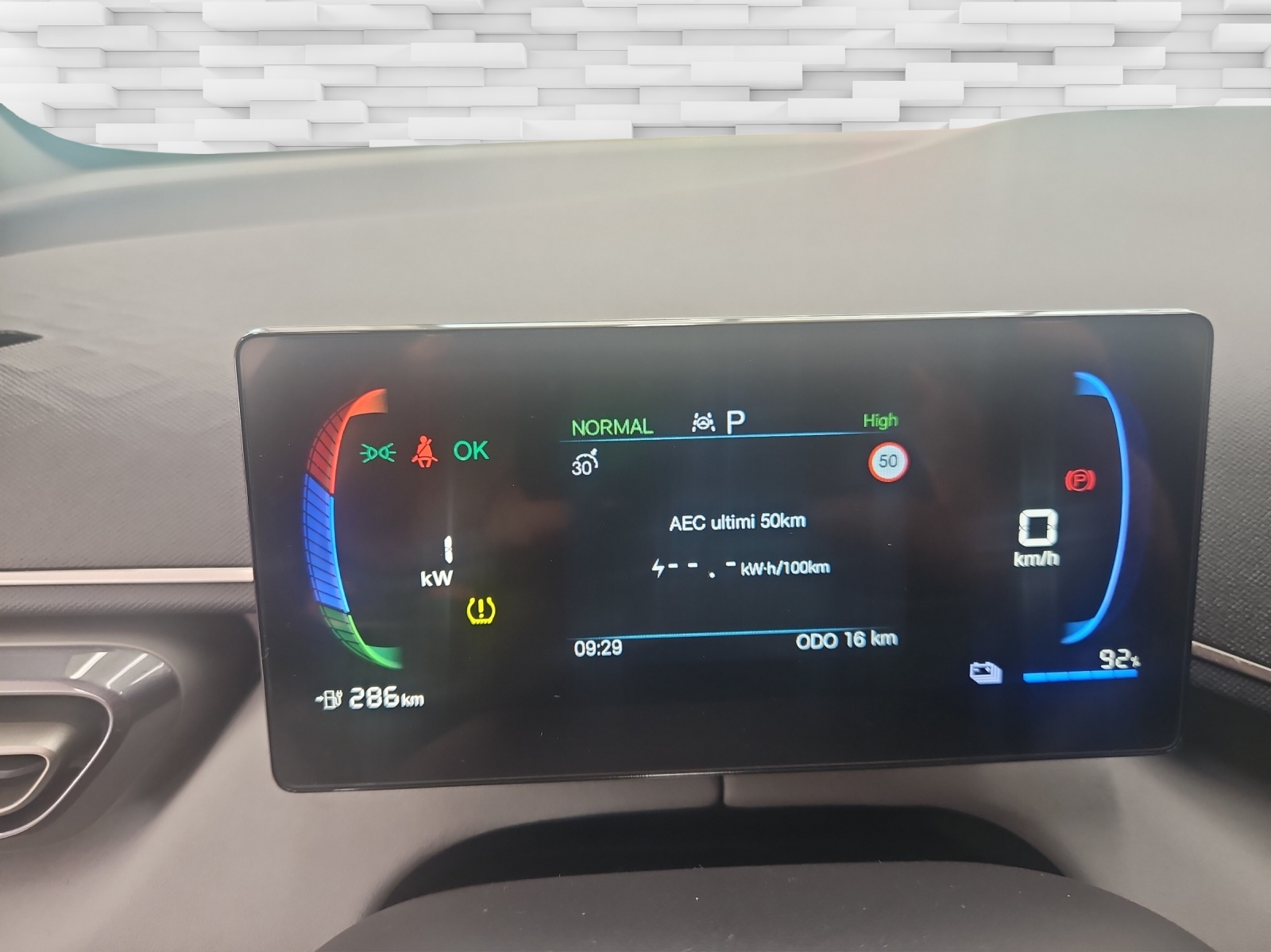 BYD Dolphin Surf 43 kWh Comfort-image-12