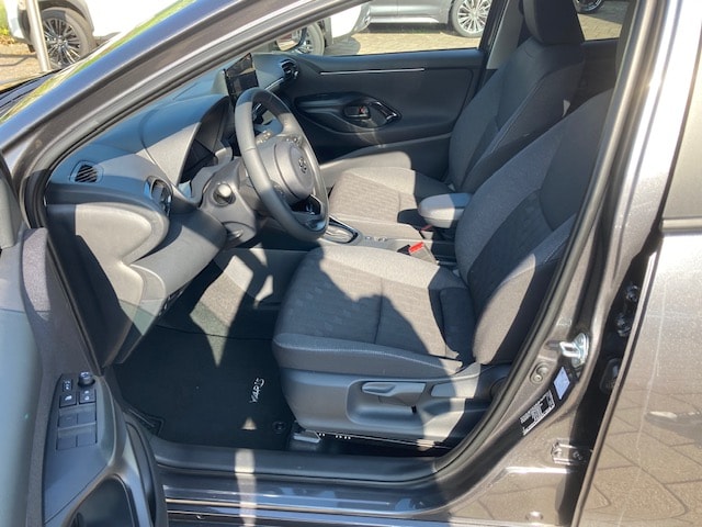TOYOTA Yaris 1.5 Trend e-CVT-image-9