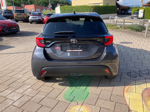TOYOTA Yaris 1.5 Trend e-CVT-image-5