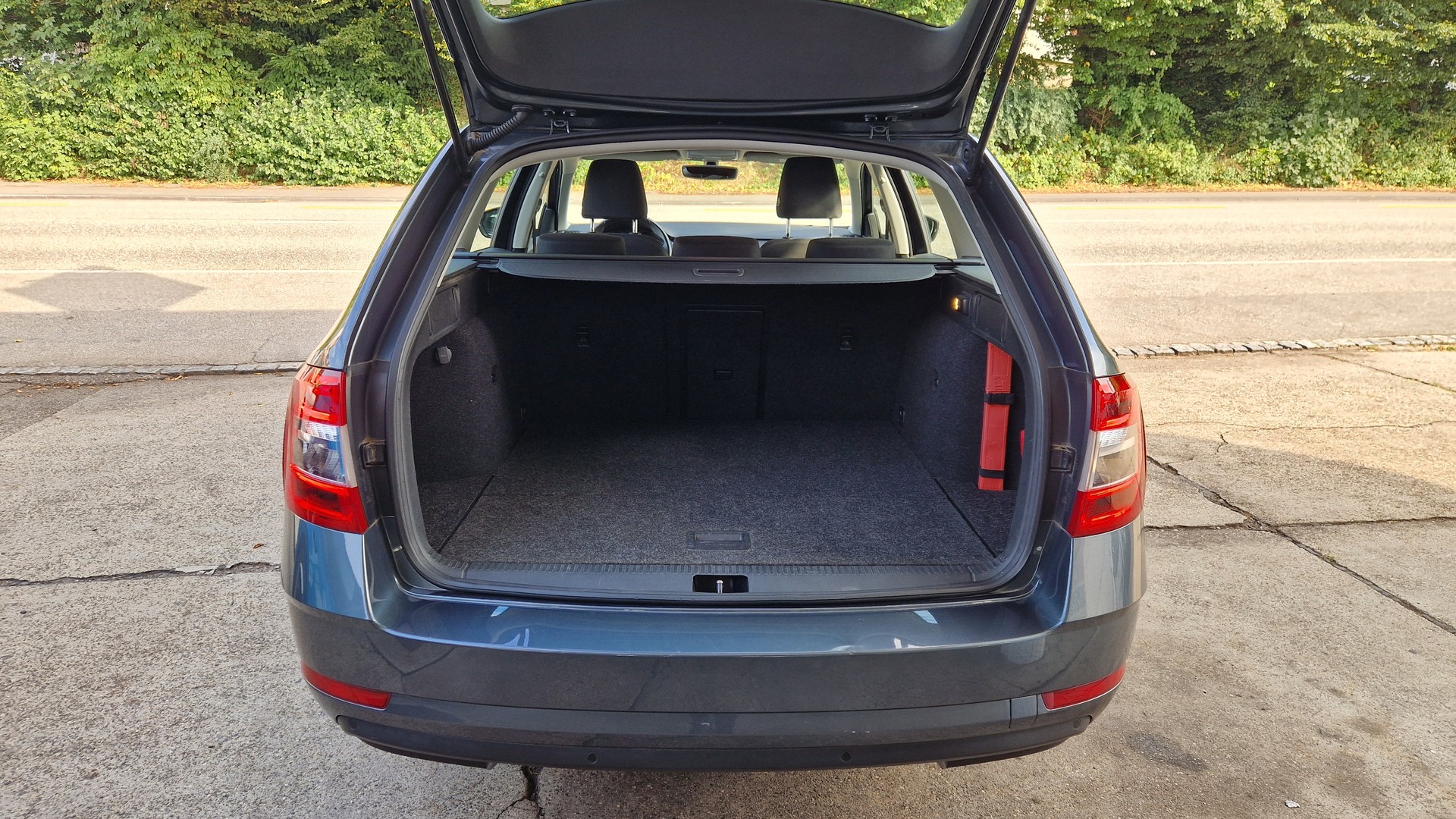 SKODA Octavia Combi 2.0 TDI Ambition 4x4-image-14