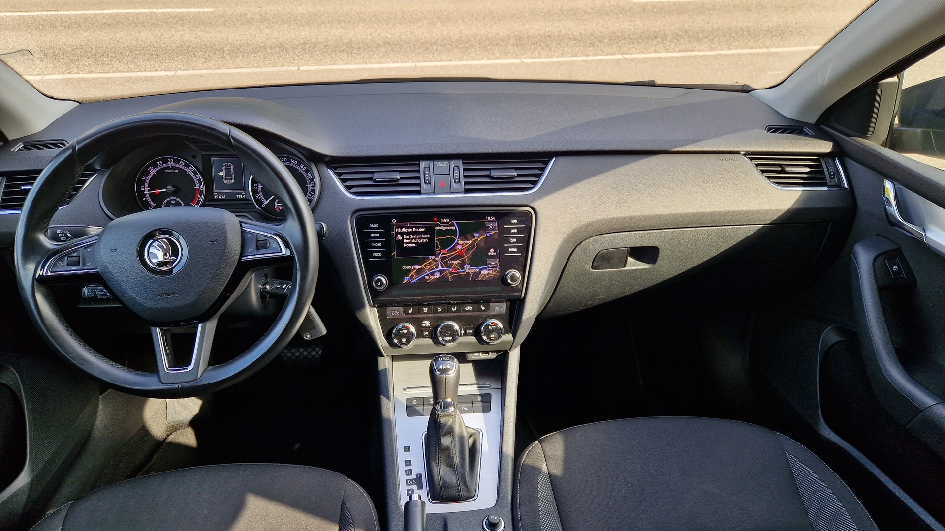 SKODA Octavia Combi 2.0 TDI Ambition 4x4-image-6