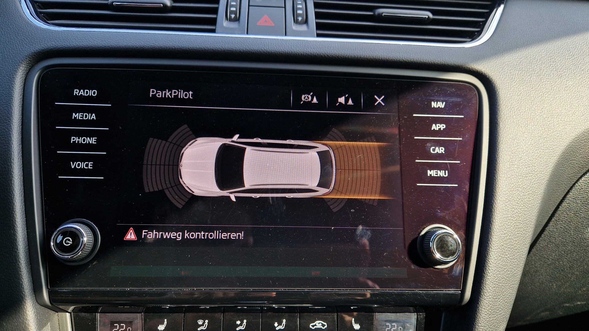 SKODA Octavia Combi 2.0 TDI Ambition 4x4-image-9