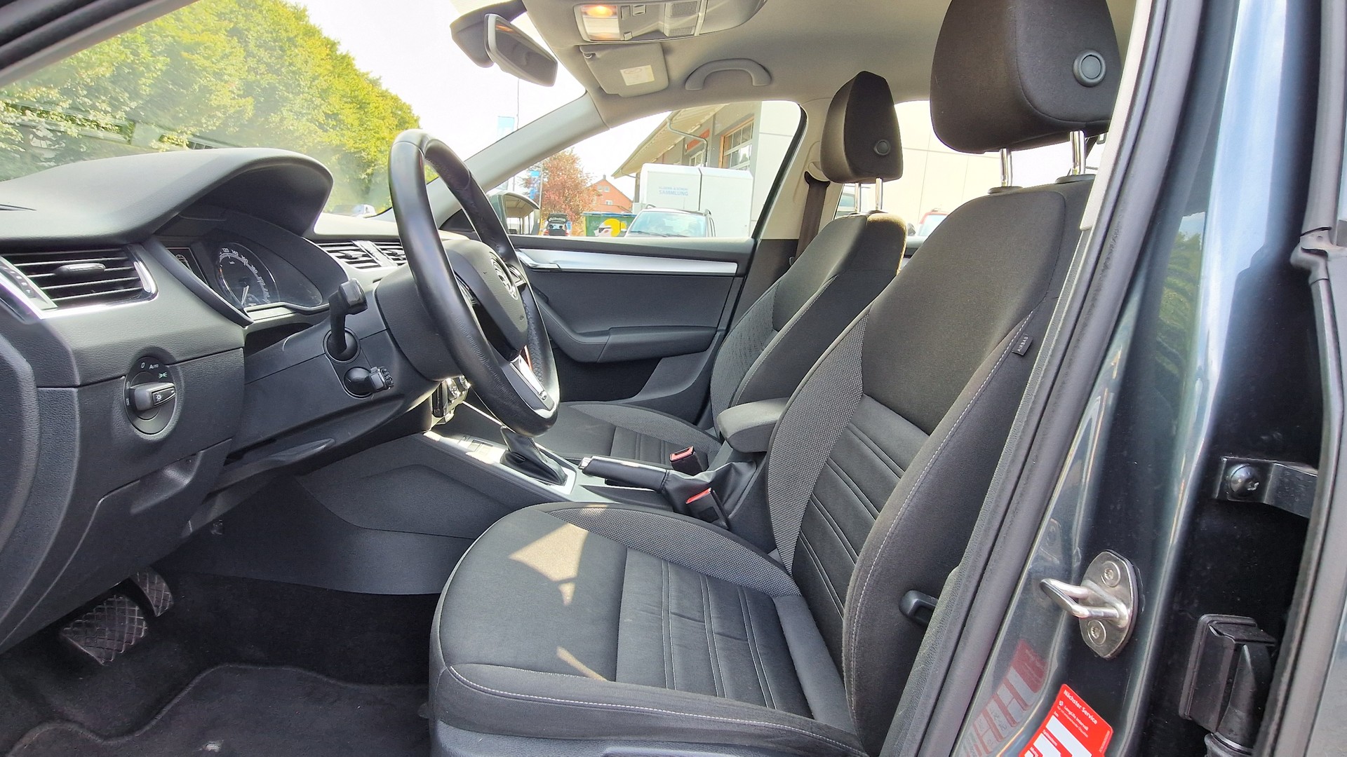 SKODA Octavia Combi 2.0 TDI Ambition 4x4-image-4