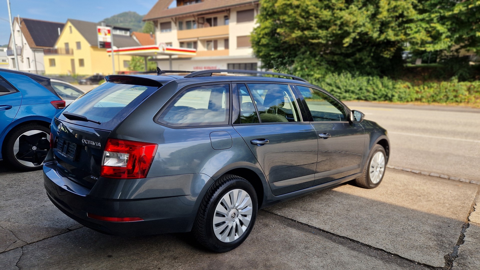 SKODA Octavia Combi 2.0 TDI Ambition 4x4-image-3