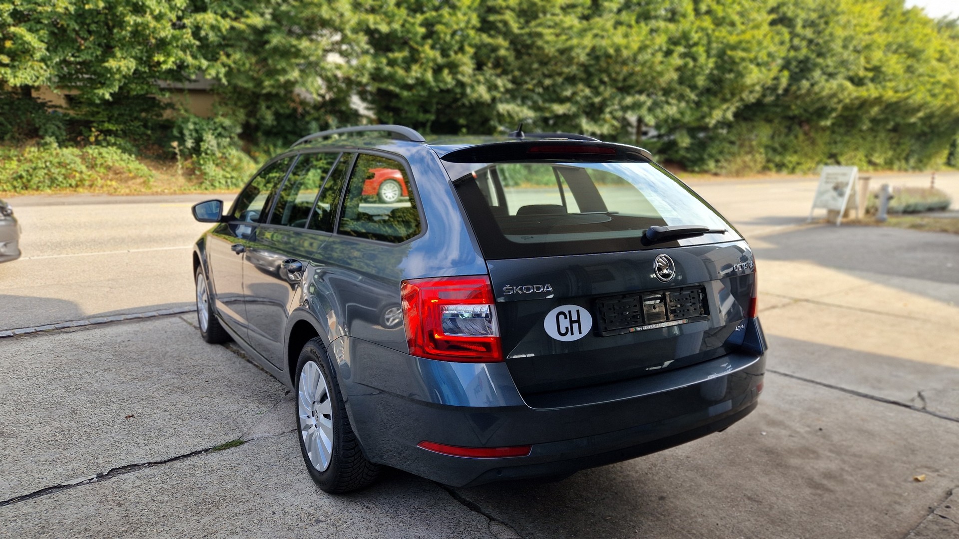 SKODA Octavia Combi 2.0 TDI Ambition 4x4-image-2