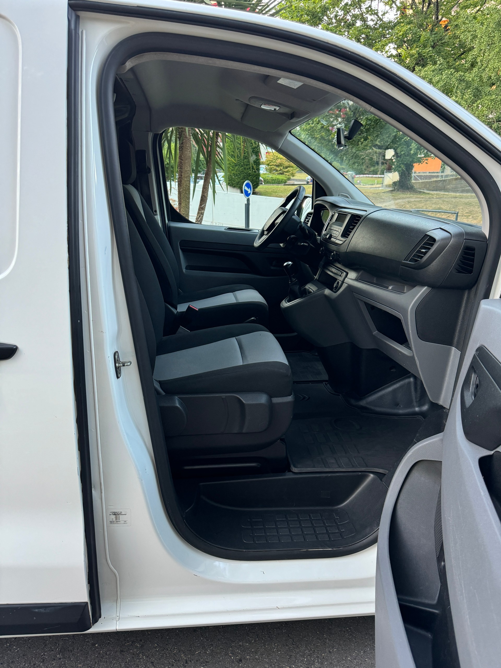 CITROEN Jumpy 1.6 BlueHDi 95 XS Attraction-image-11