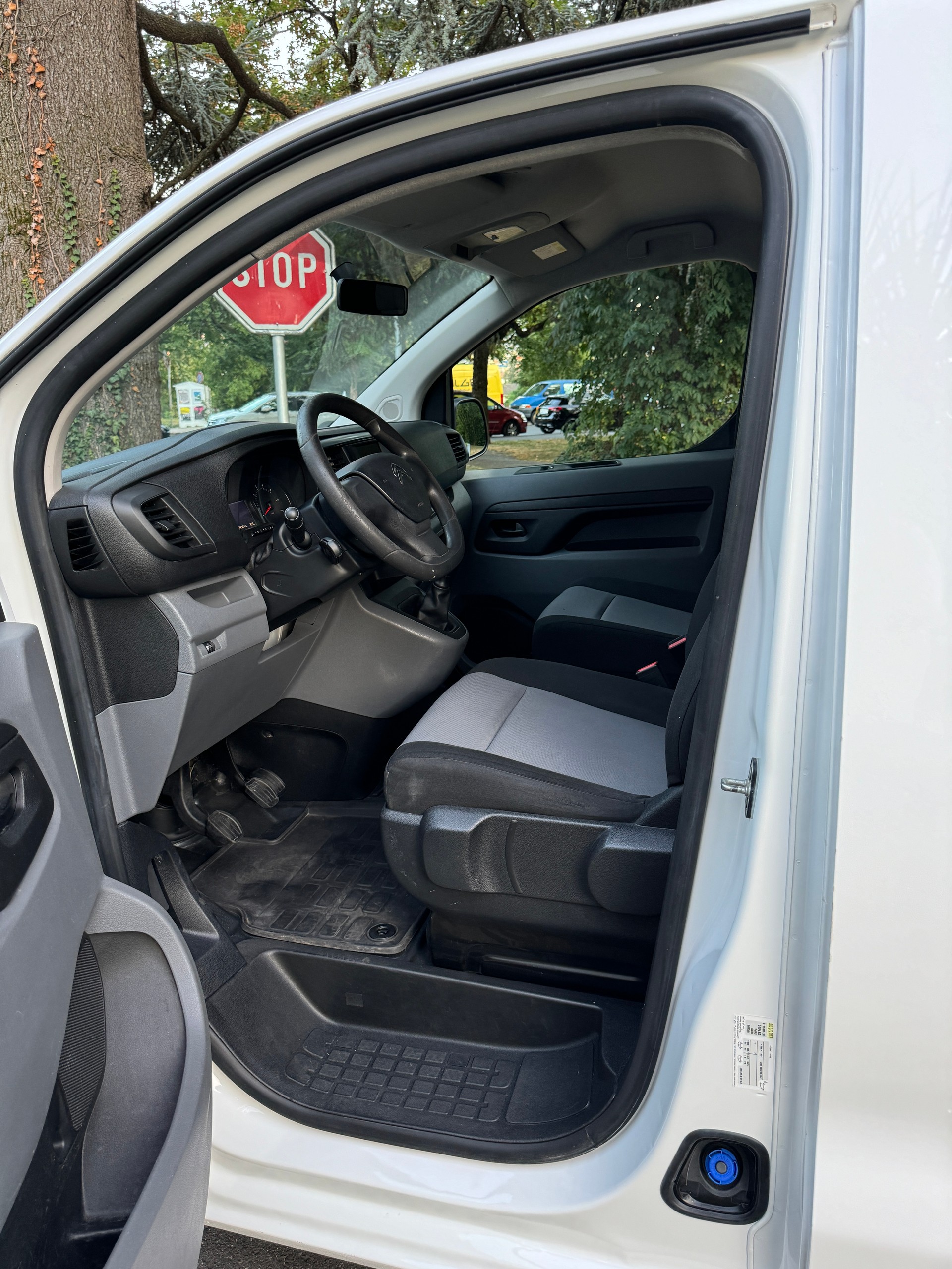 CITROEN Jumpy 1.6 BlueHDi 95 XS Attraction-image-12