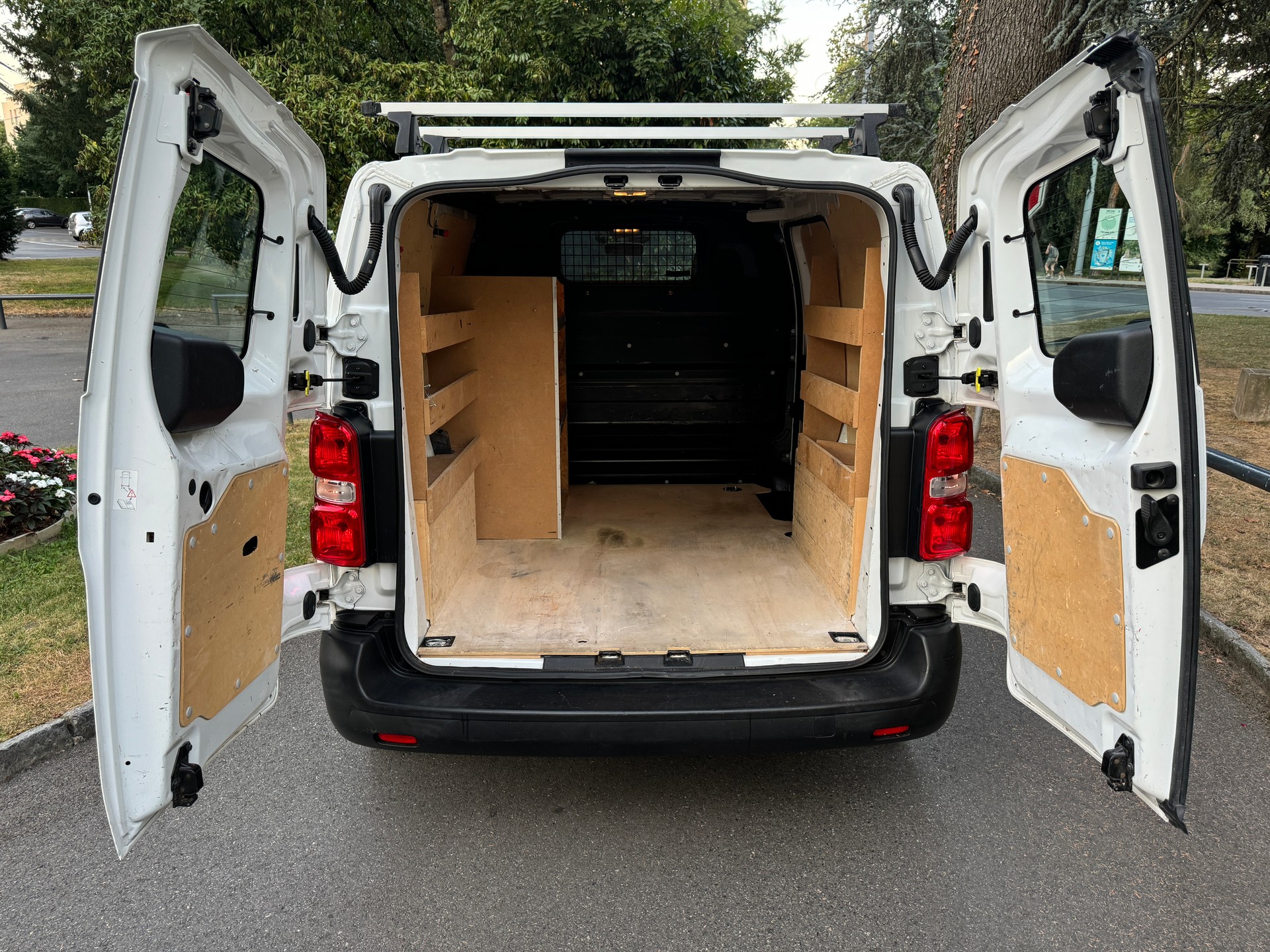 CITROEN Jumpy 1.6 BlueHDi 95 XS Attraction-image-9
