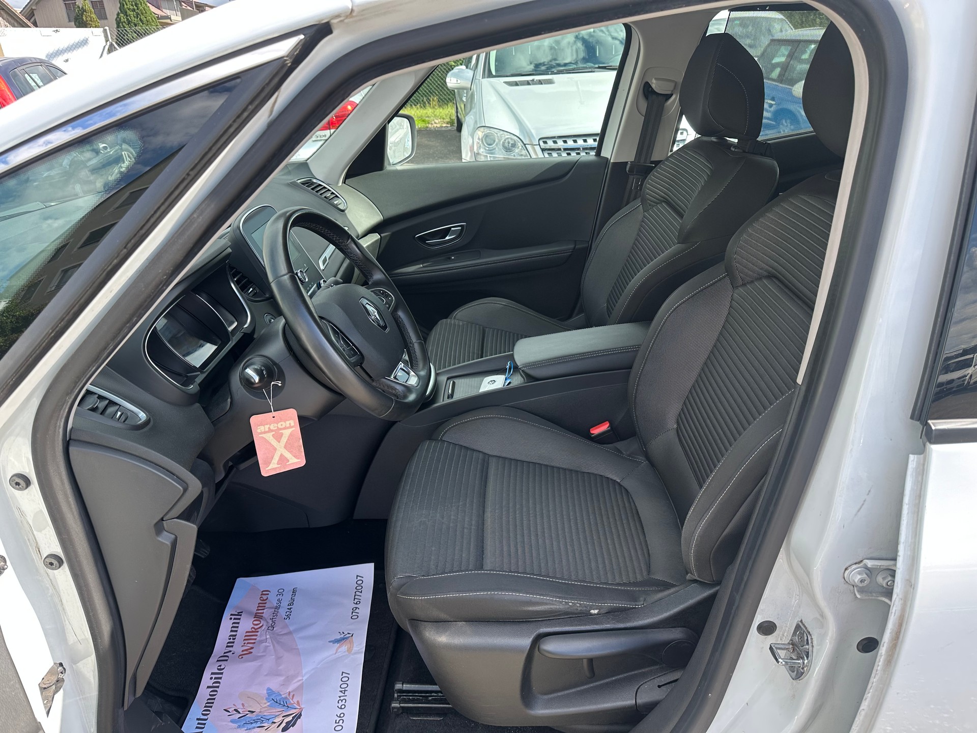 RENAULT Grand Scénic 1.8 dCi Intens EDC-image-5