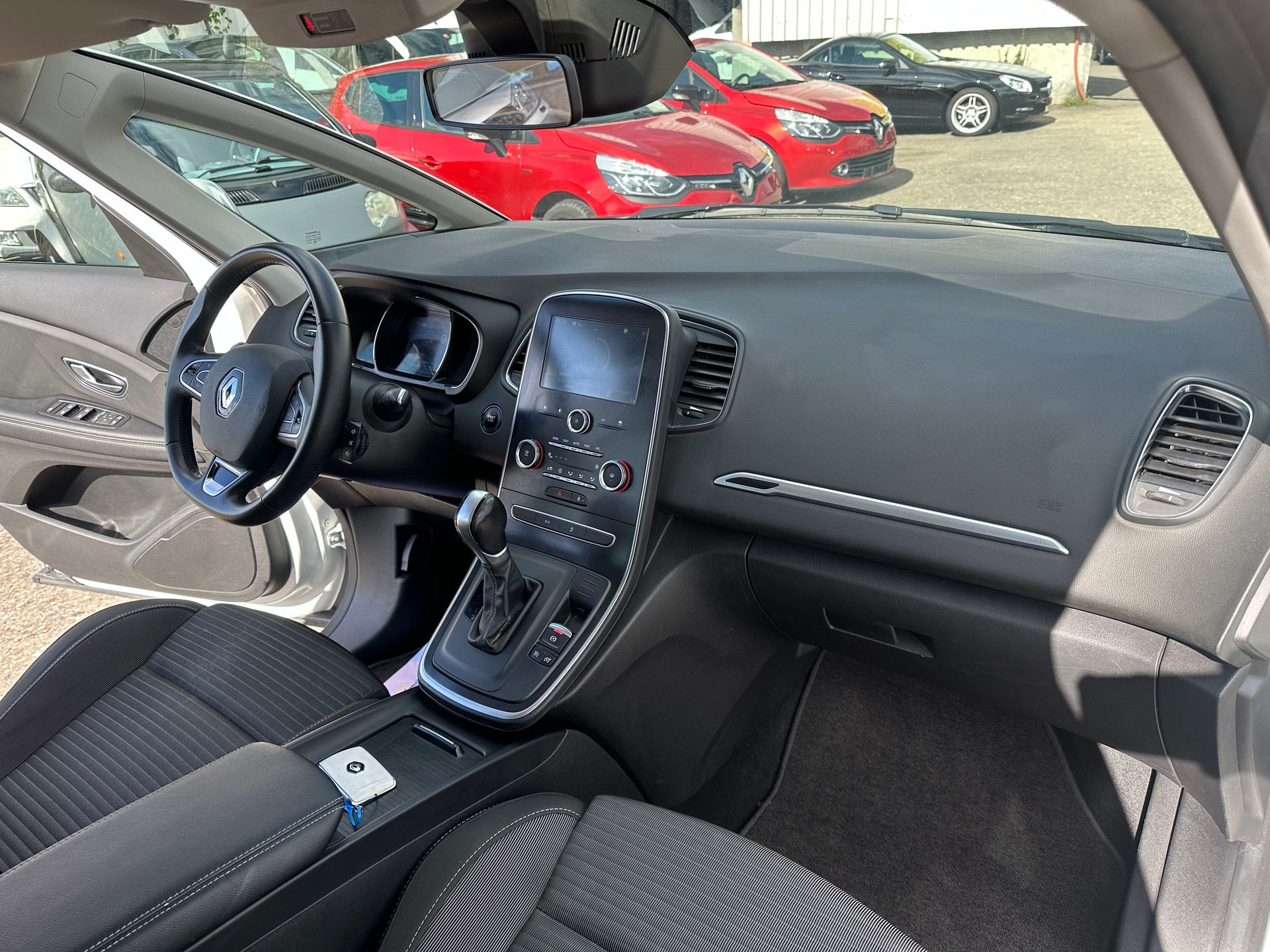 RENAULT Grand Scénic 1.8 dCi Intens EDC-image-9