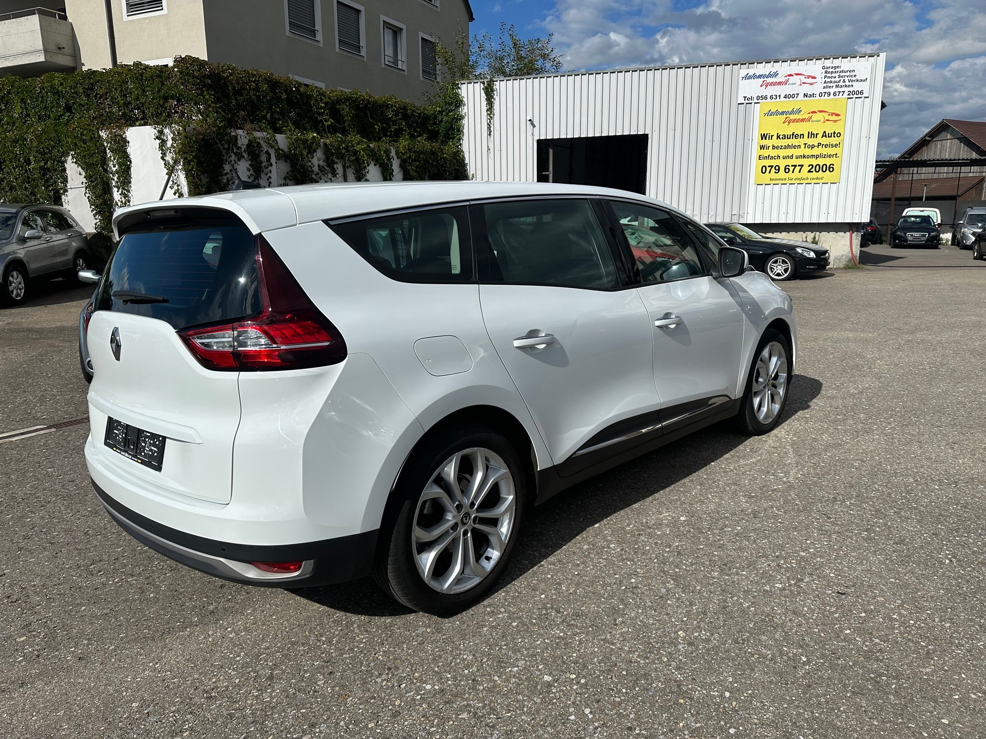 RENAULT Grand Scénic 1.8 dCi Intens EDC-image-2